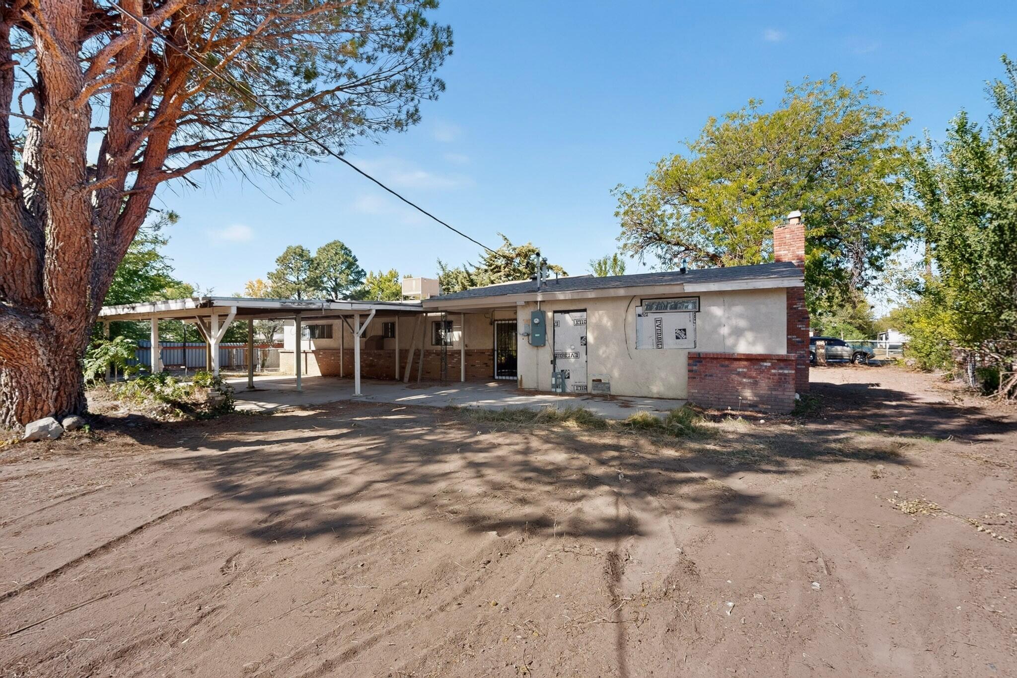 Photo 5 — 2118 Castanada Street SW