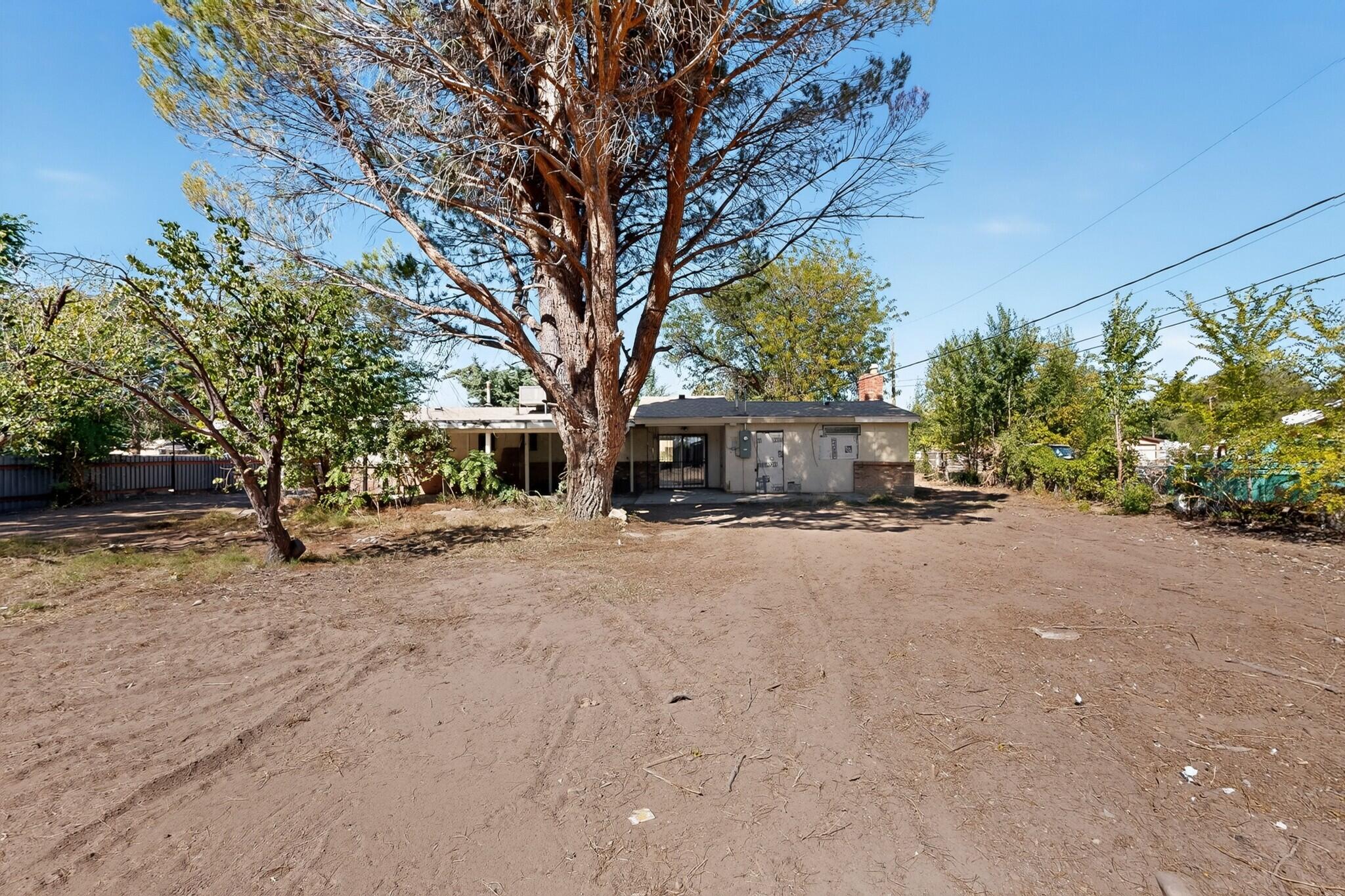 Photo 6 — 2118 Castanada Street SW