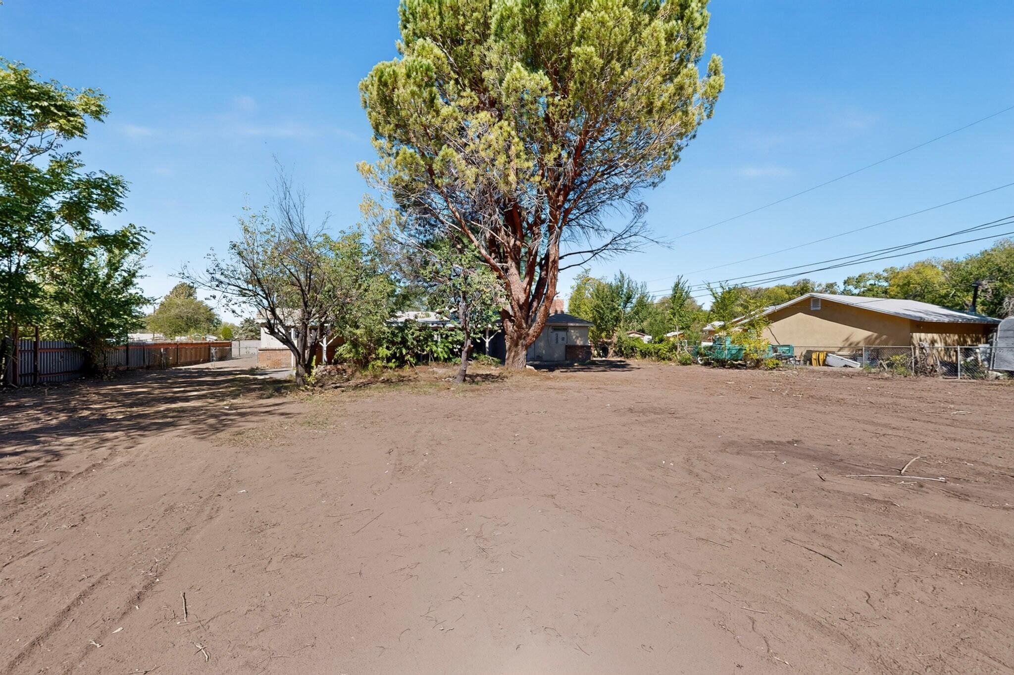 Photo 7 — 2118 Castanada Street SW