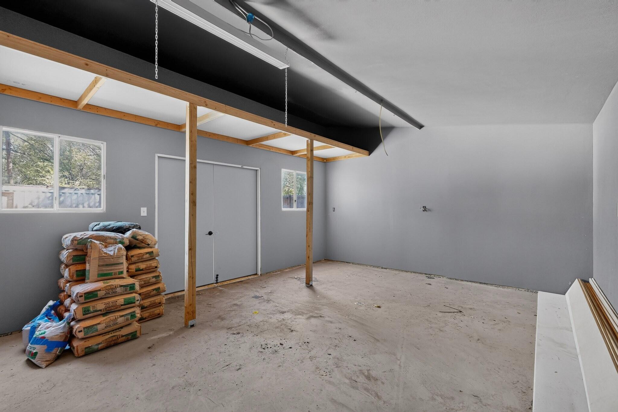 Photo 15 — 2118 Castanada Street SW