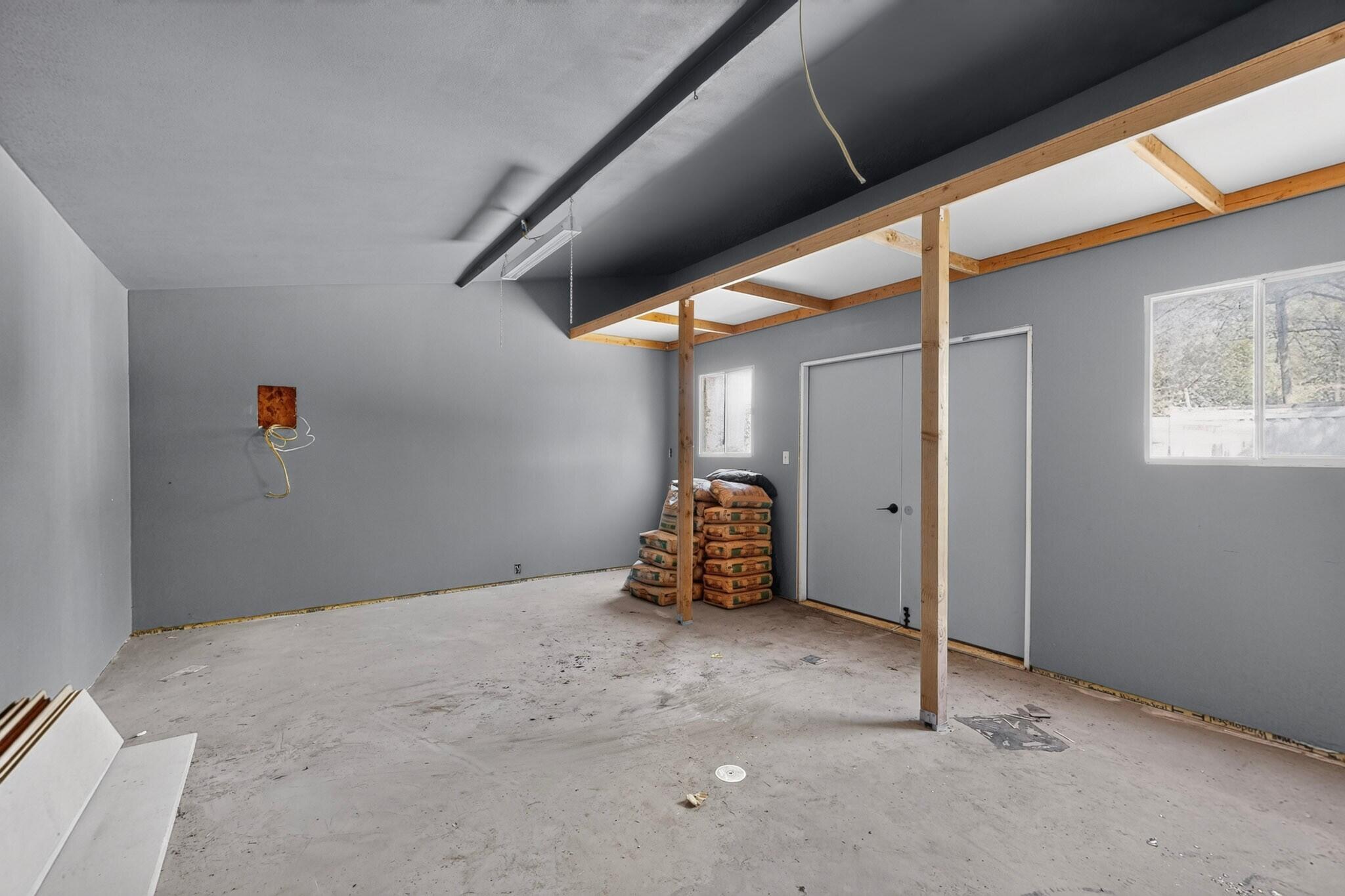 Photo 16 — 2118 Castanada Street SW