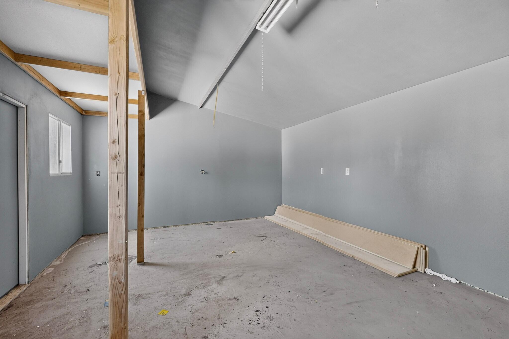 Photo 17 — 2118 Castanada Street SW
