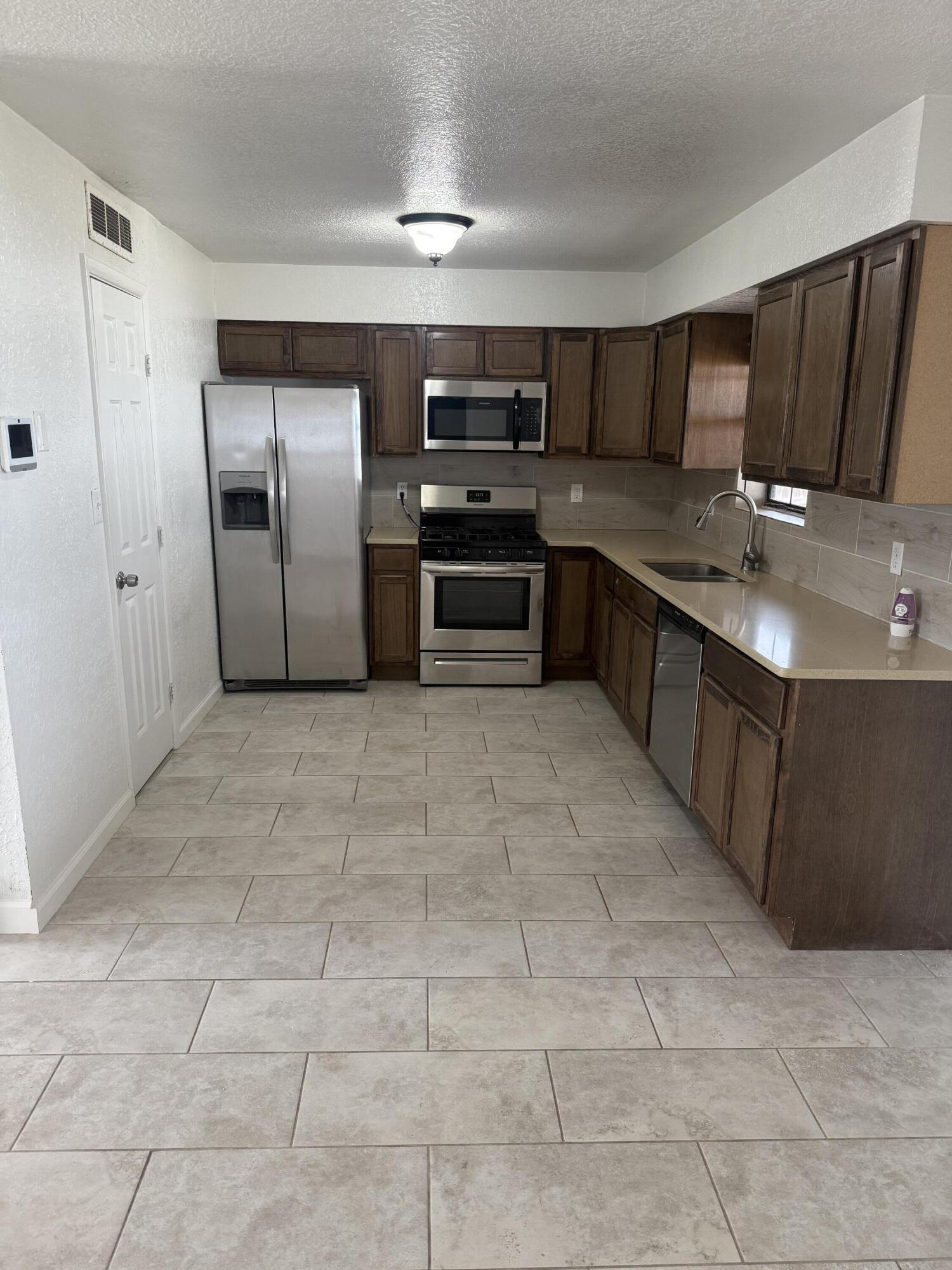 Photo 3 — 816 La Luz Drive