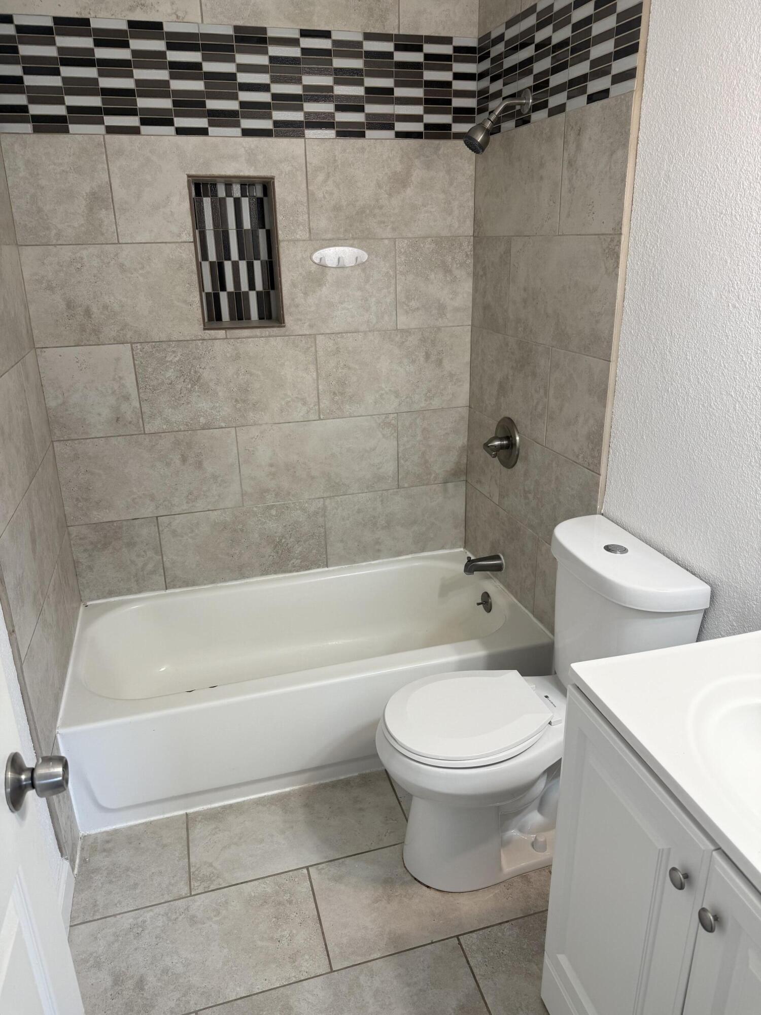 Photo 8 — 816 La Luz Drive