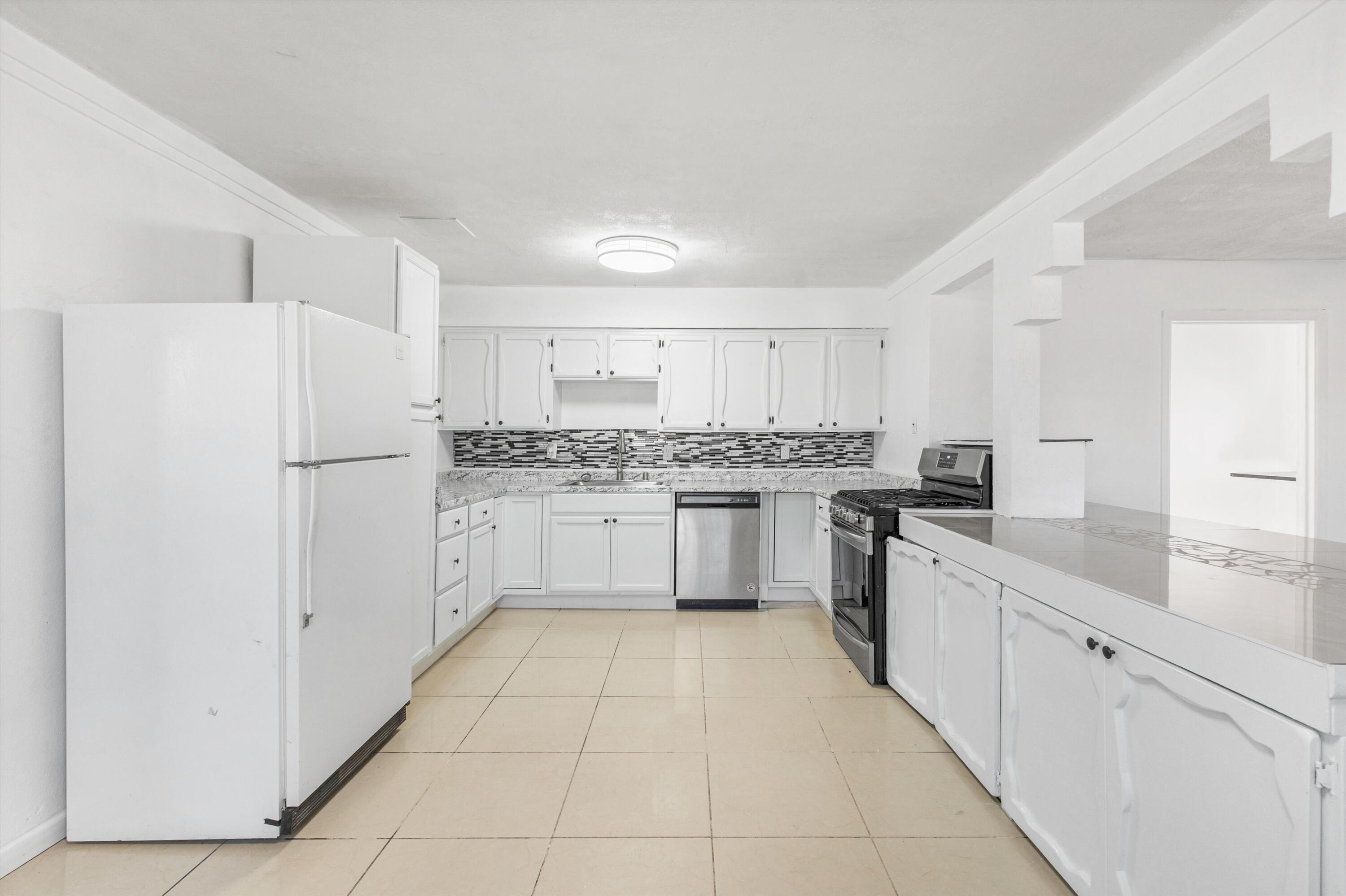 Photo 5 — 3513 Camino Alameda SW