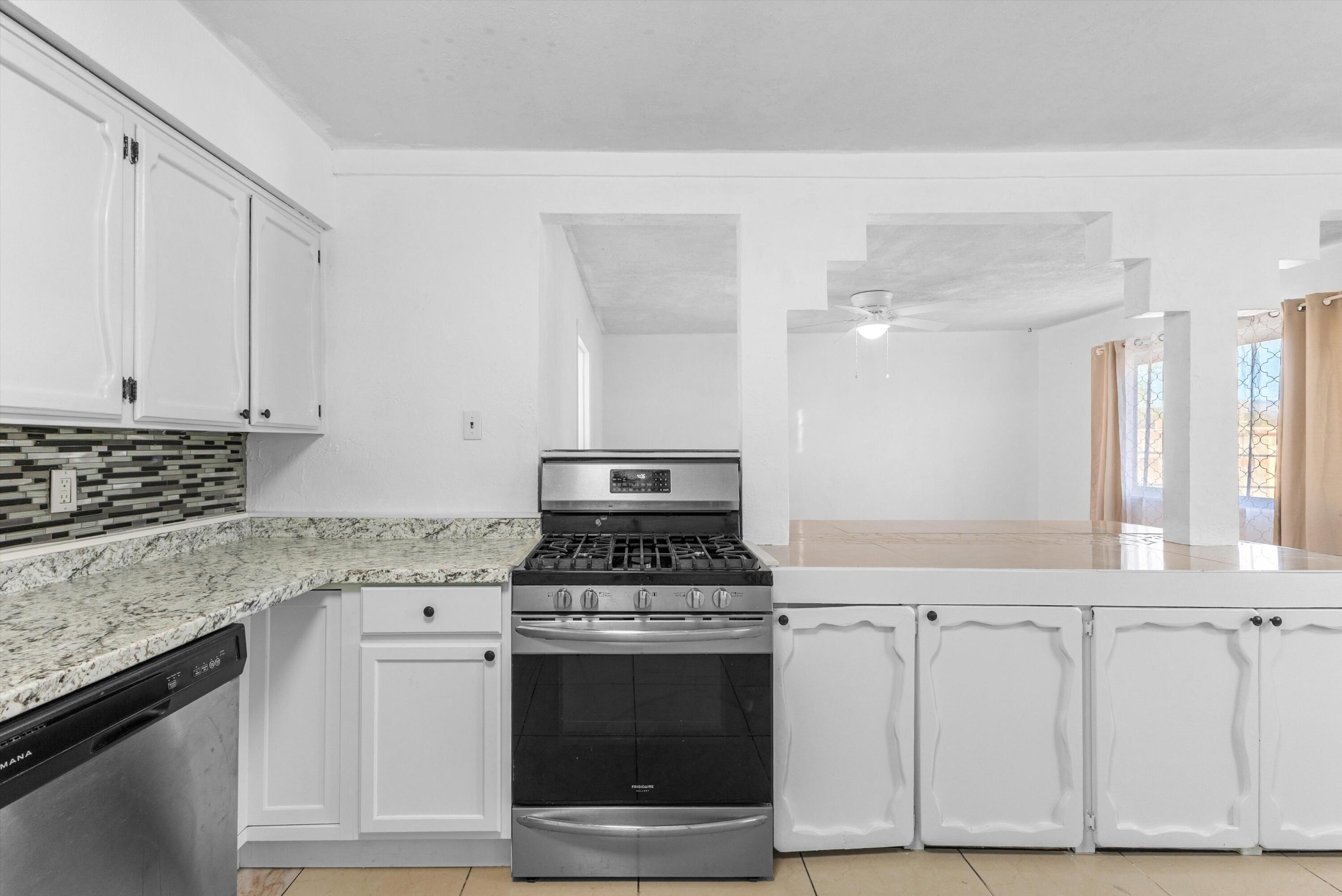 Photo 7 — 3513 Camino Alameda SW