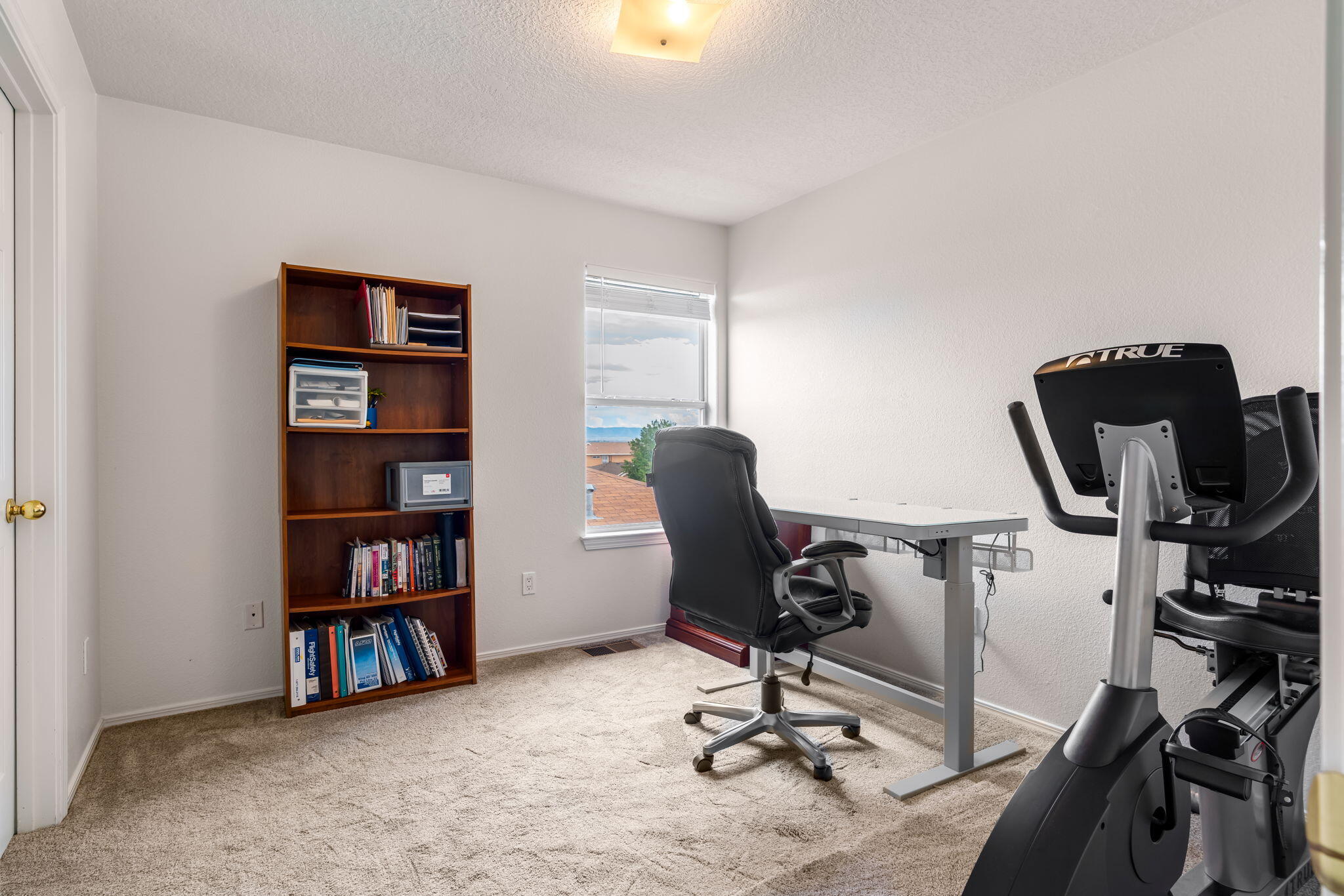 Photo 13 — 9105 Rialto Avenue SW