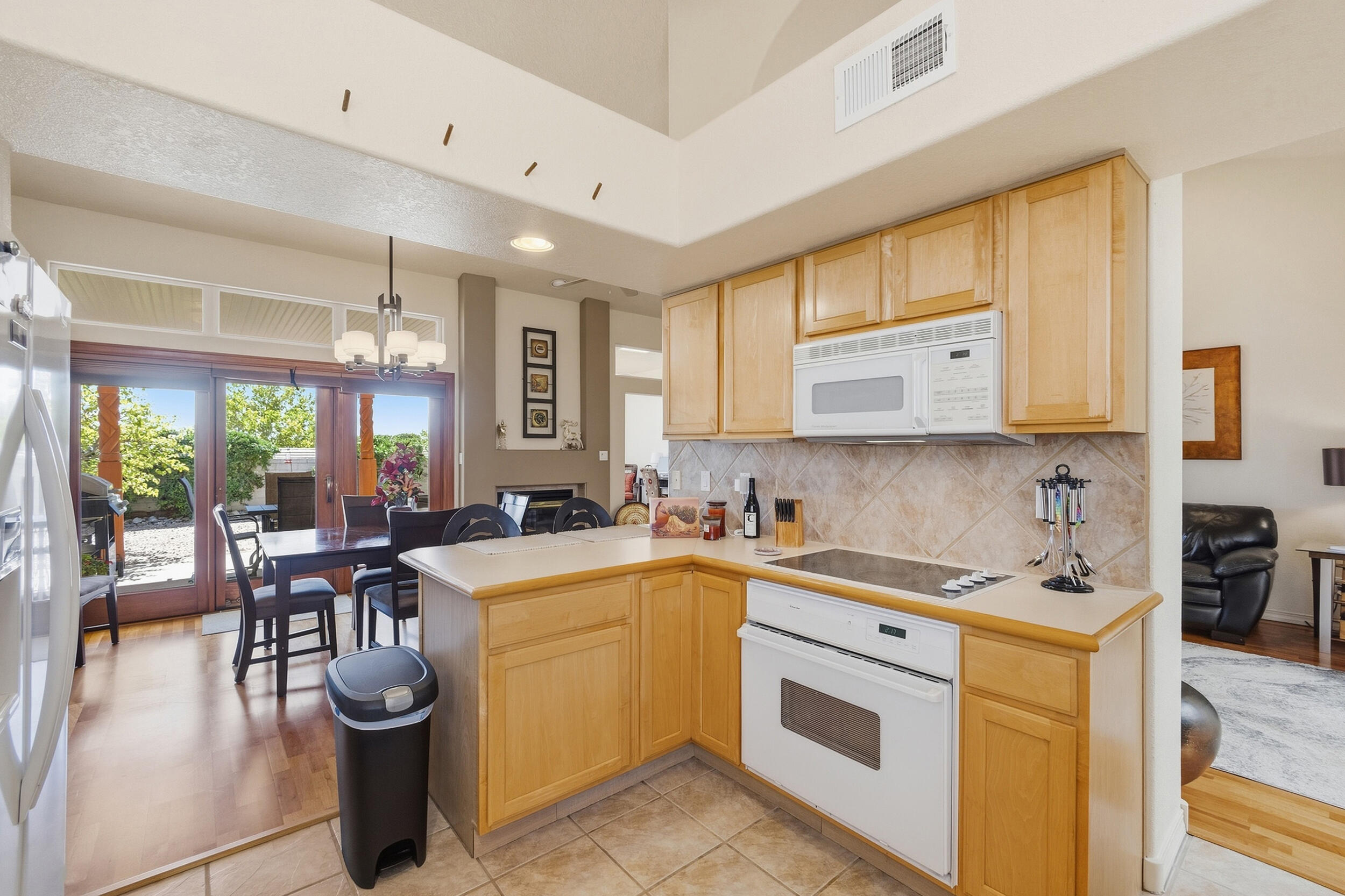 Photo 18 — 4520 Miramar Drive NW