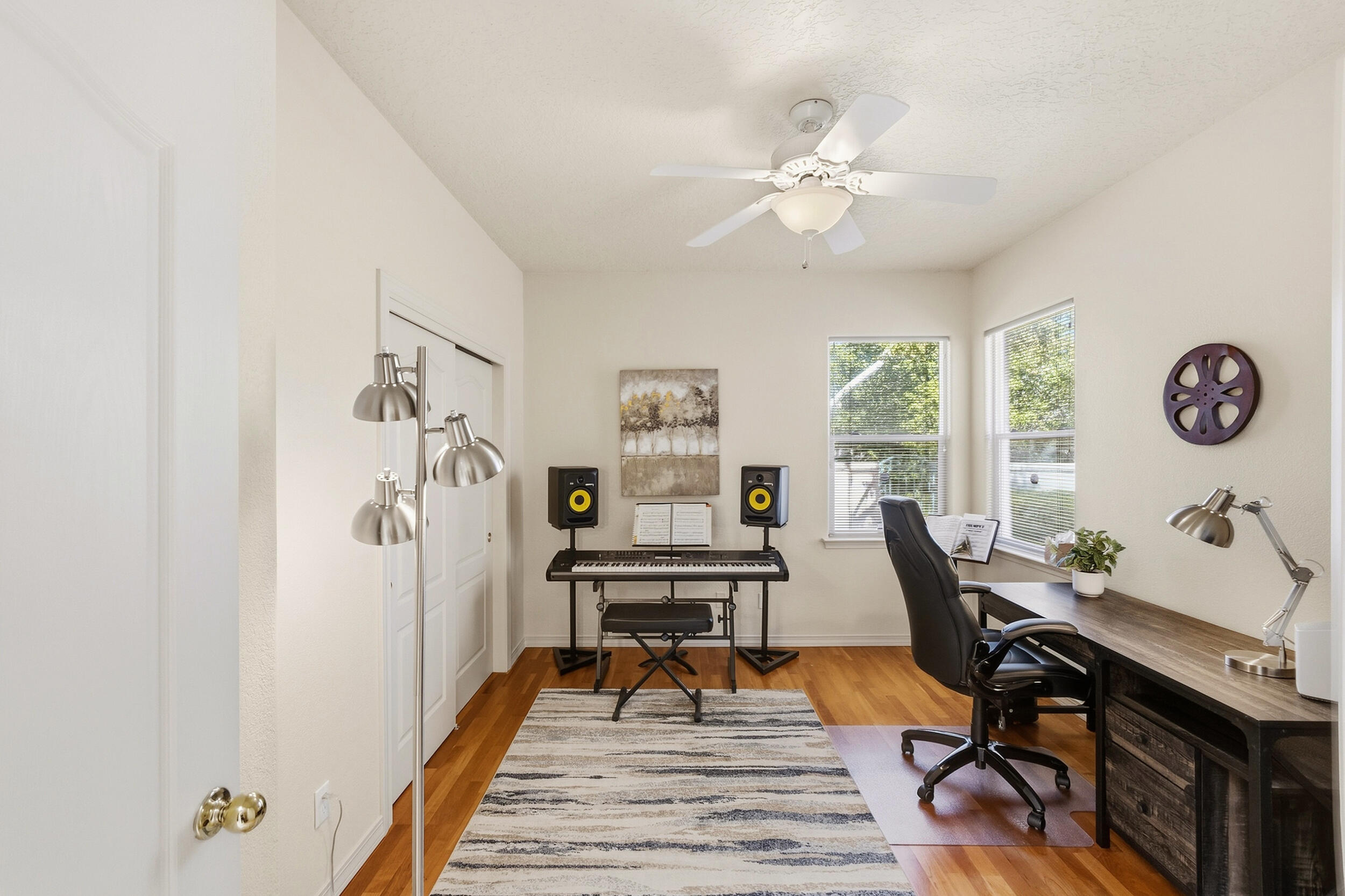 Photo 13 — 4520 Miramar Drive NW