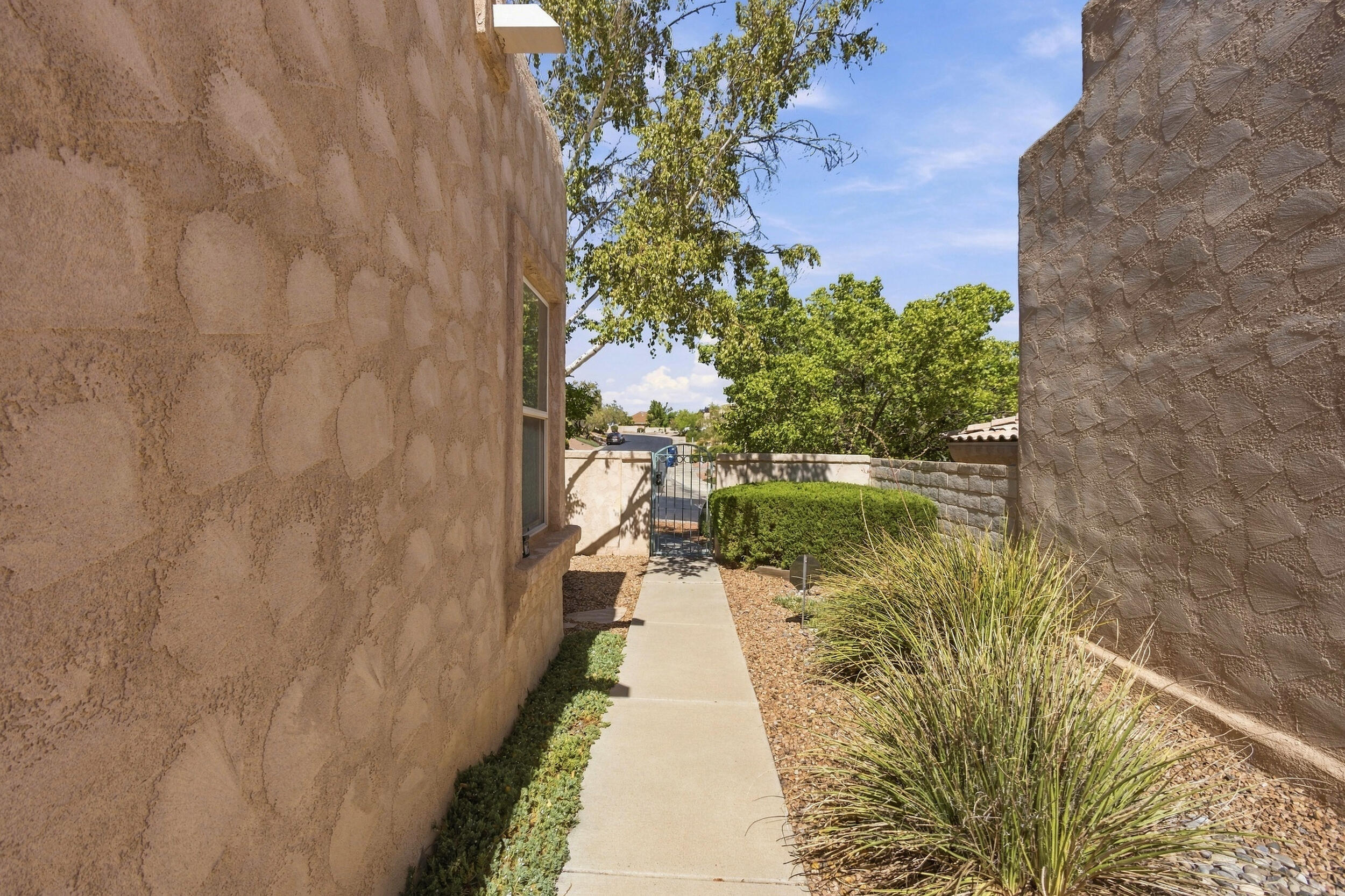 Photo 6 — 4520 Miramar Drive NW
