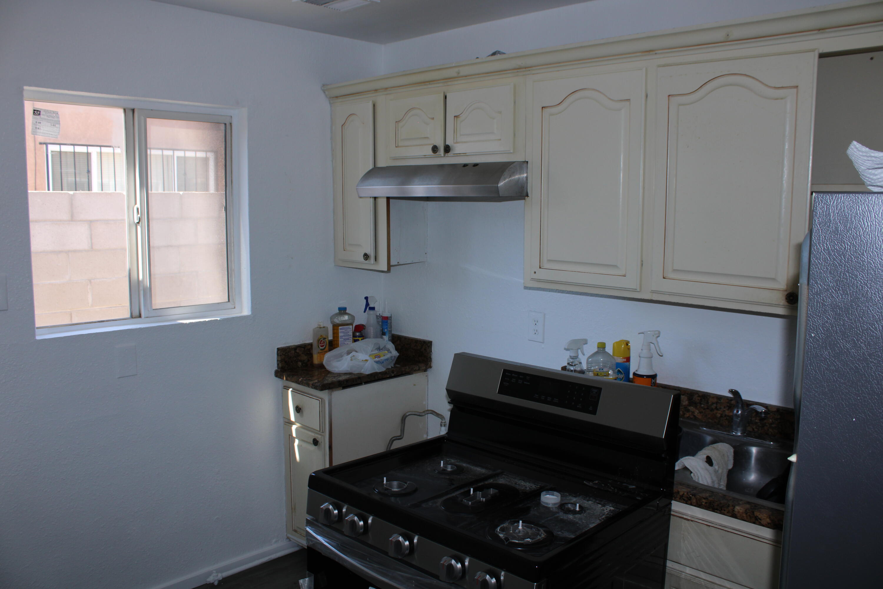 Photo 6 — 511 Texas Street NE