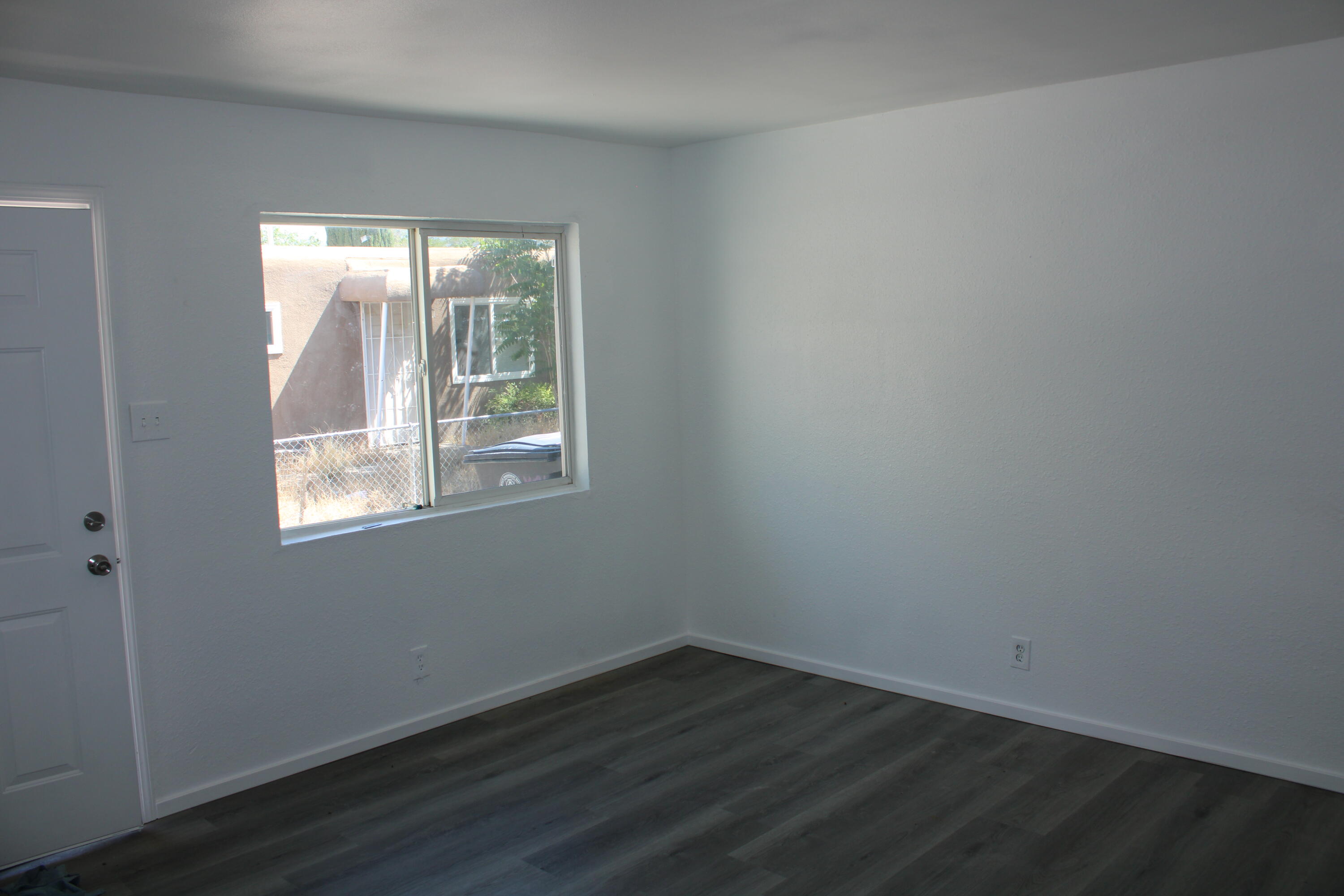 Photo 5 — 511 Texas Street NE