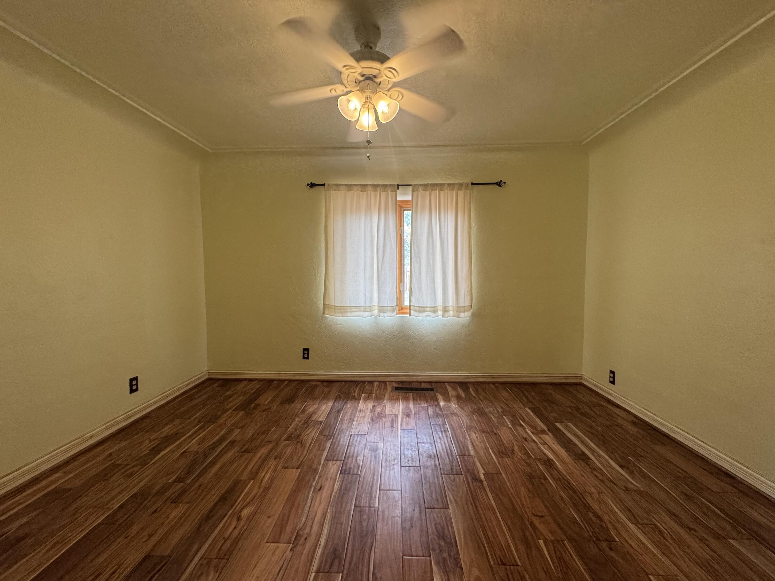 Photo 9 — 961 Alameda Boulevard NW