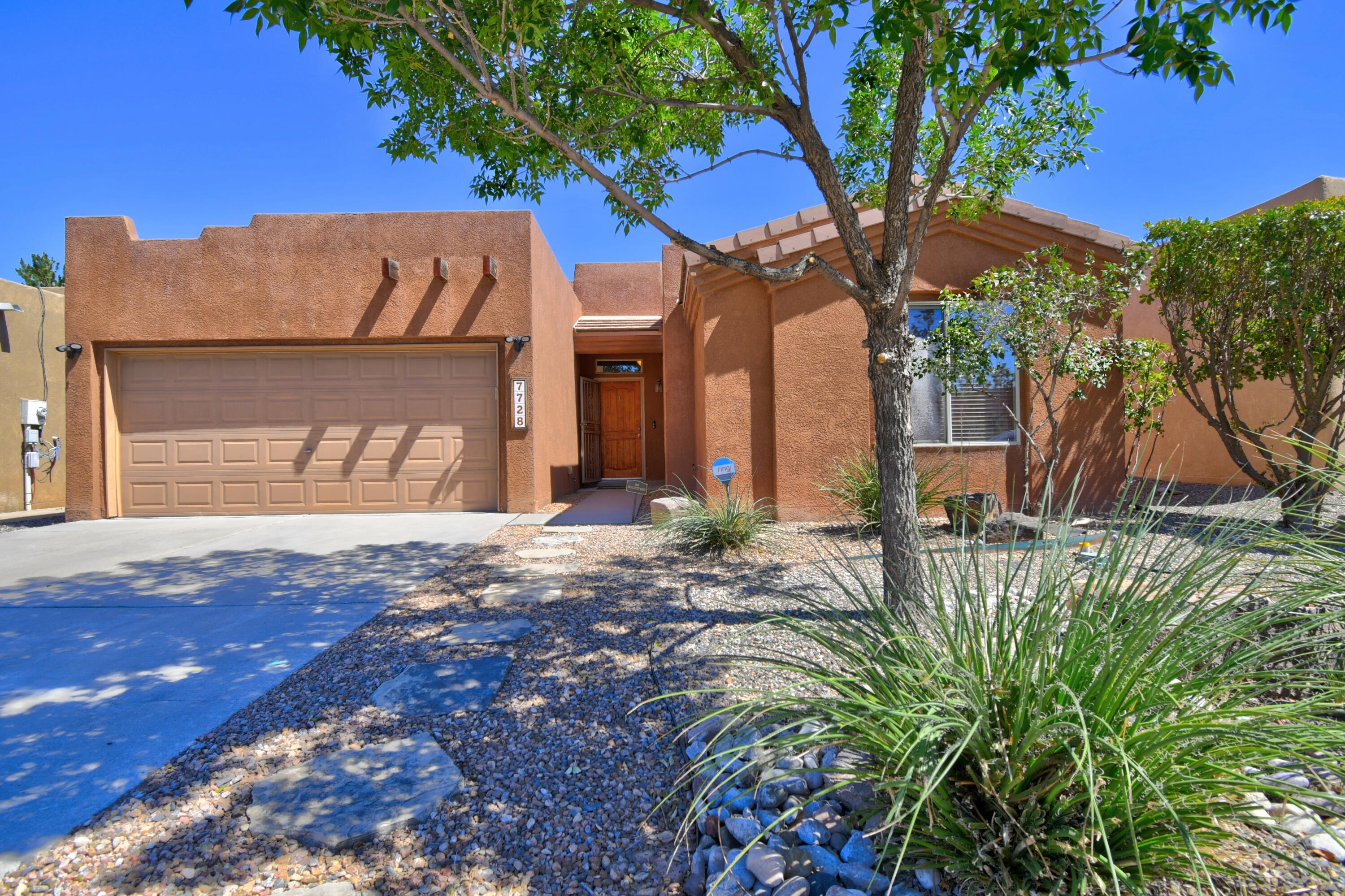 7728 Calle Comodo NE, Albuquerque, NM 87113