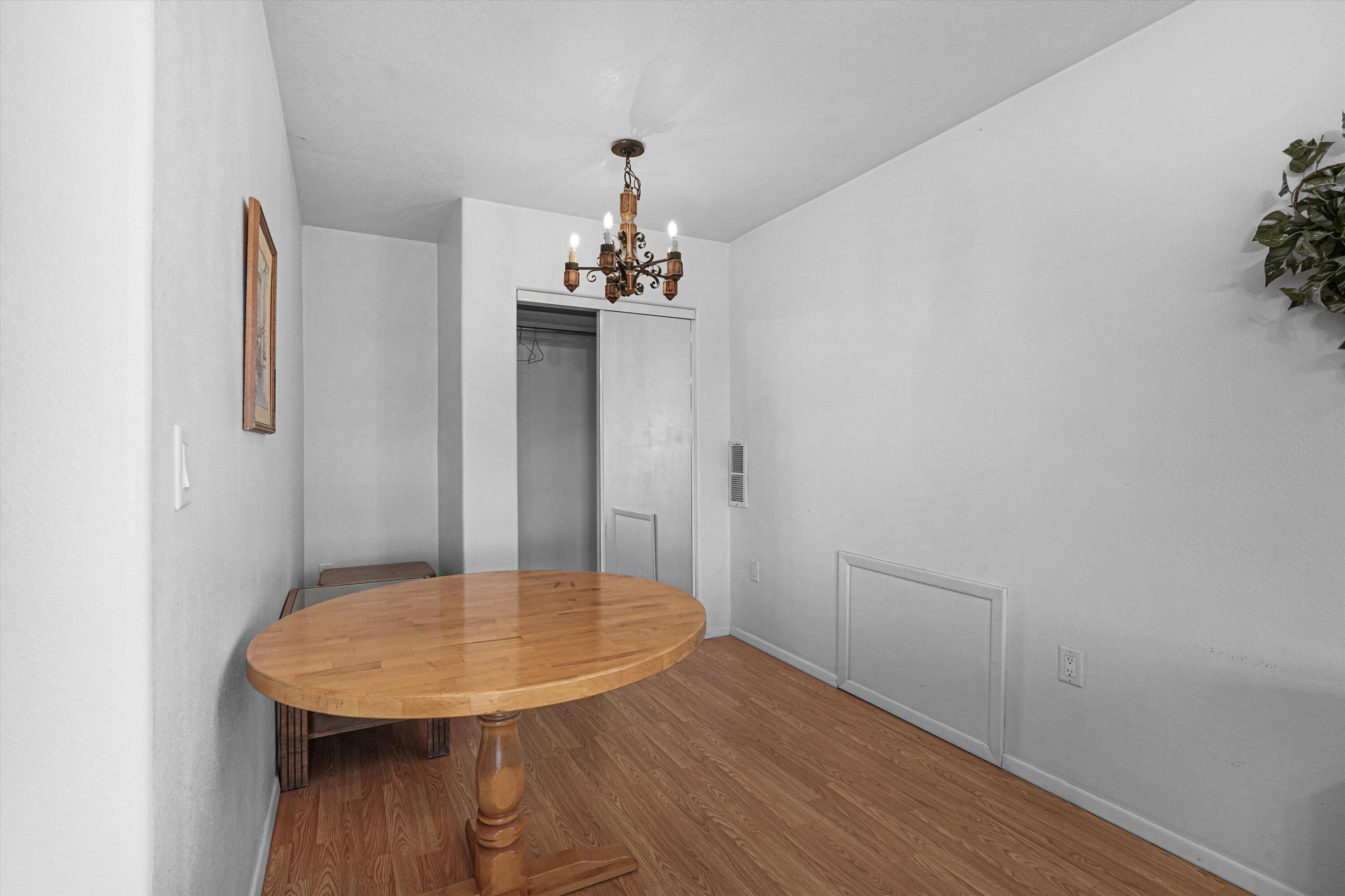 Photo 18 — 211 N Ripley Avenue
