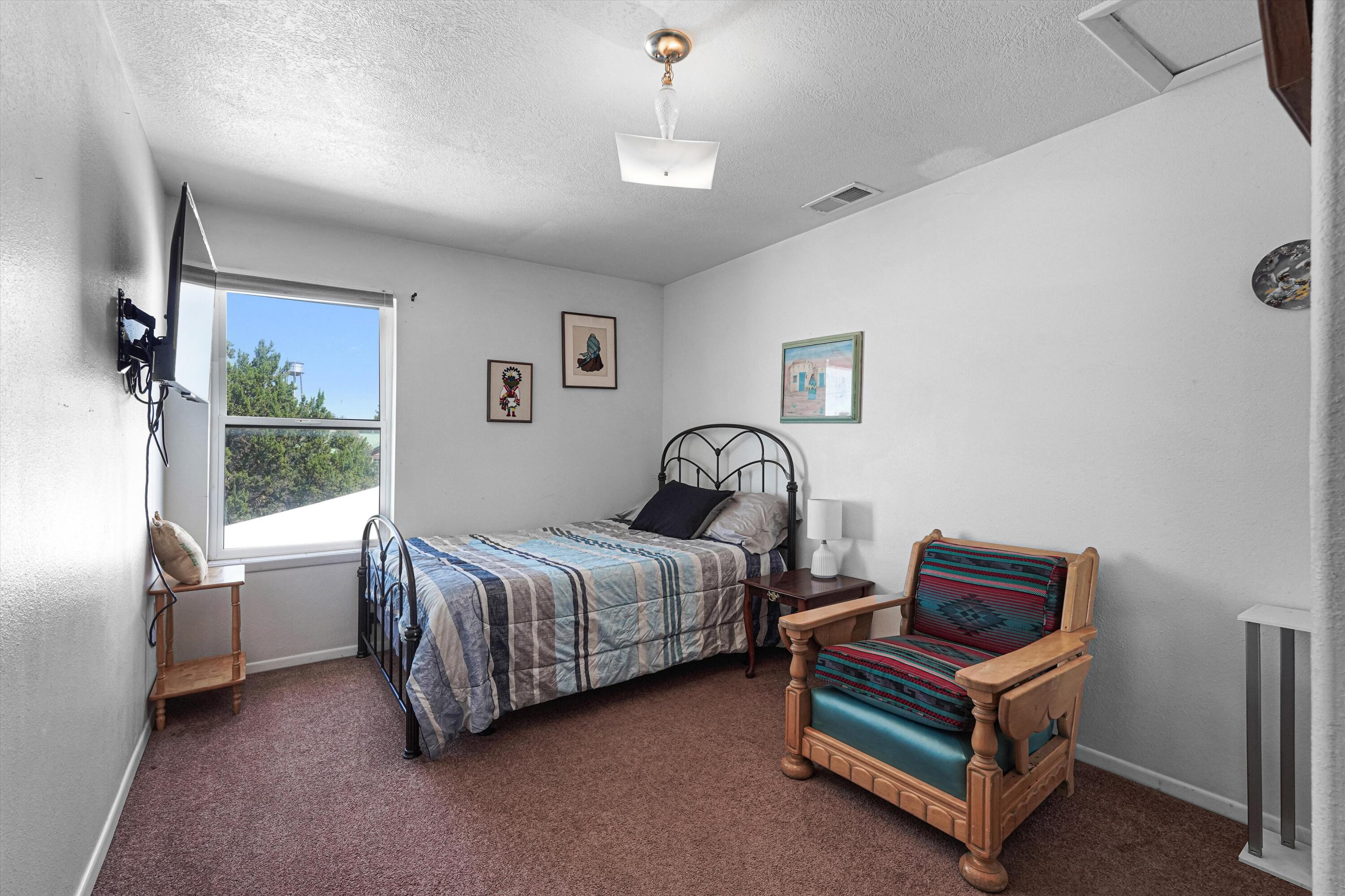 Photo 13 — 211 N Ripley Avenue