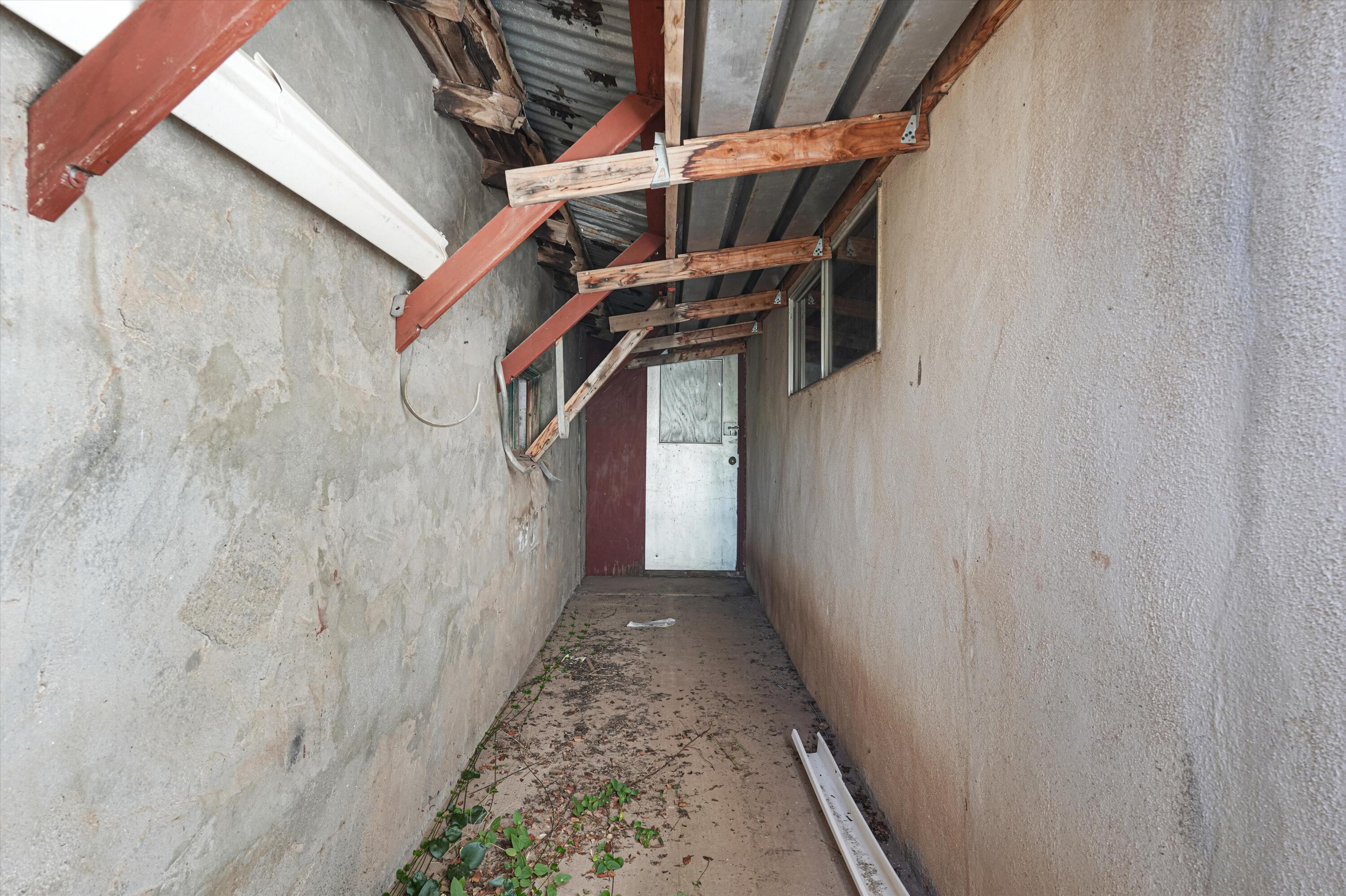 Photo 9 — 211 N Ripley Avenue