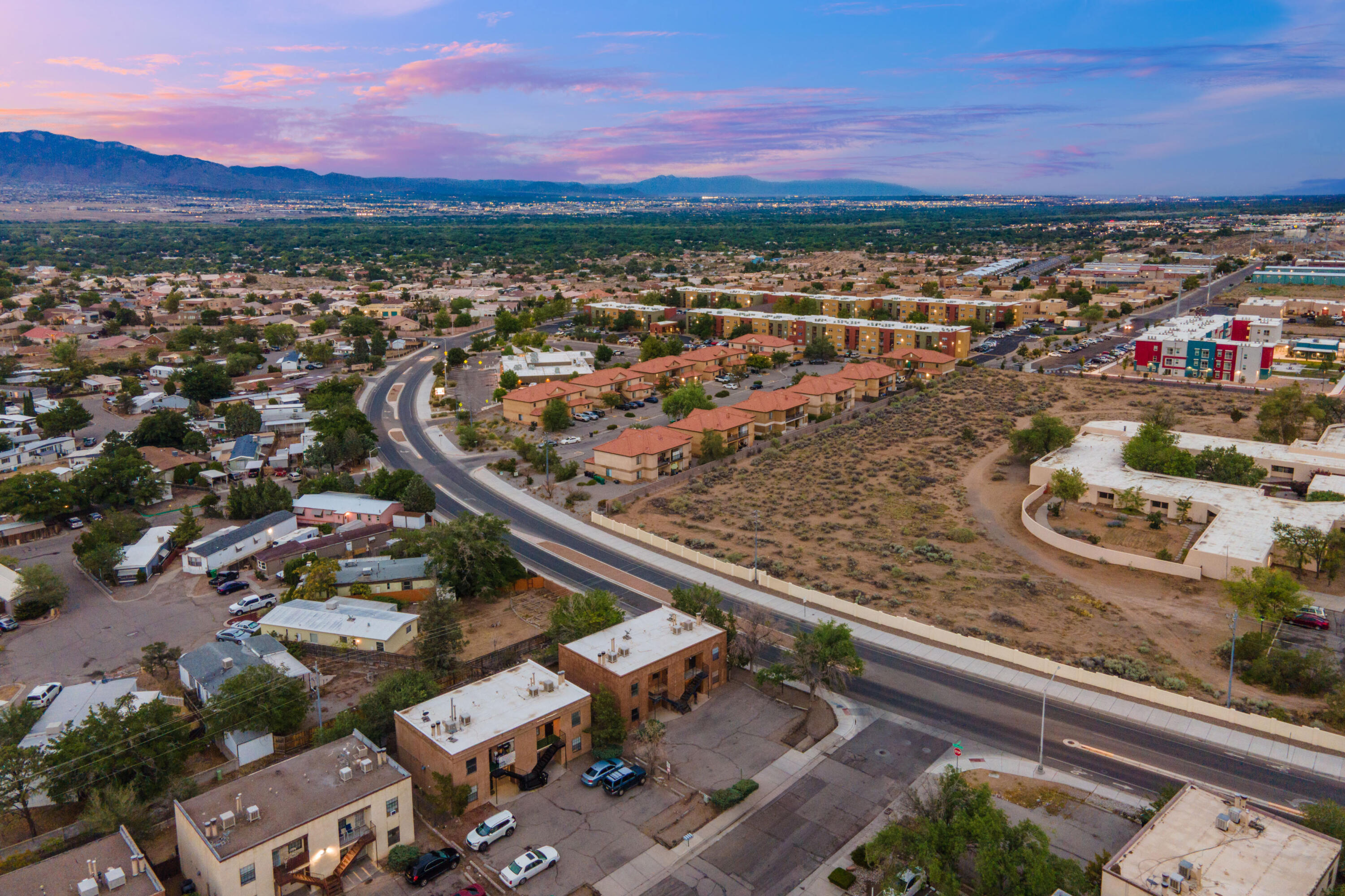 Photo 5 — 1000 Meadowlark Court SE