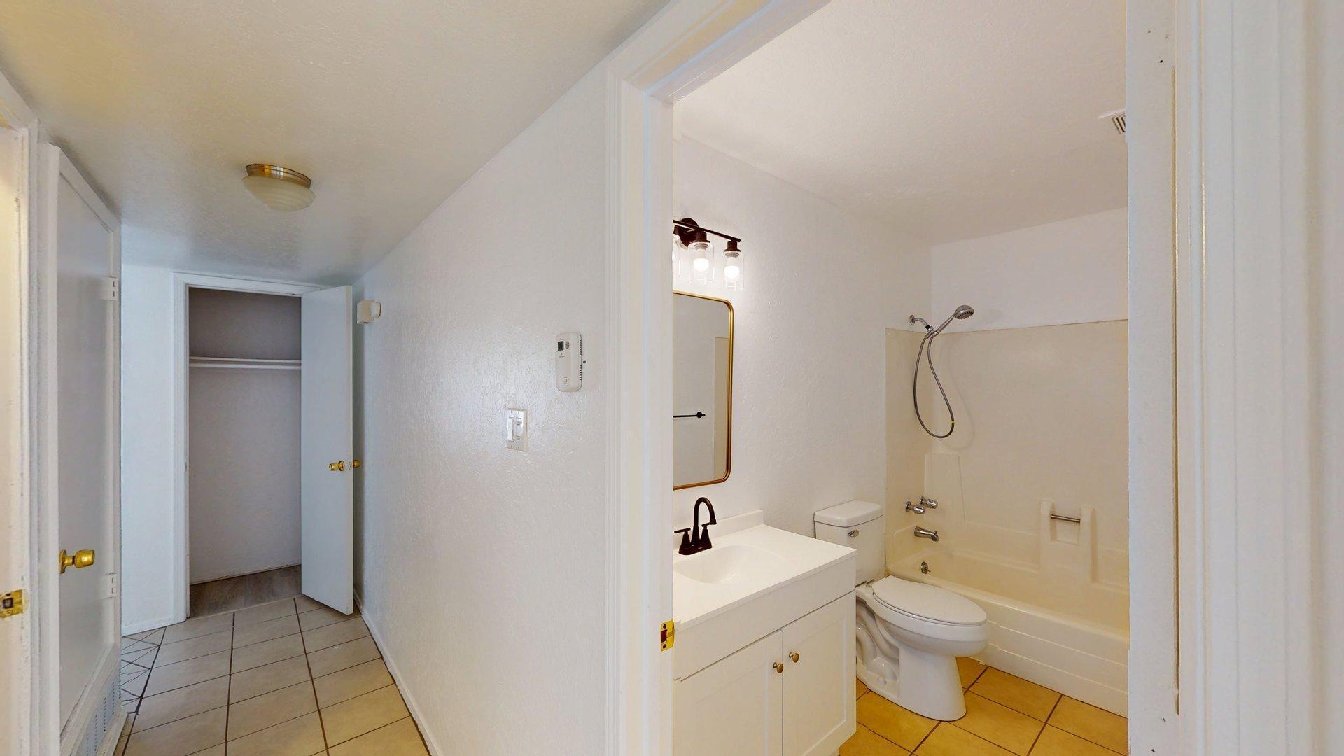 Photo 18 — 1000 Meadowlark Court SE