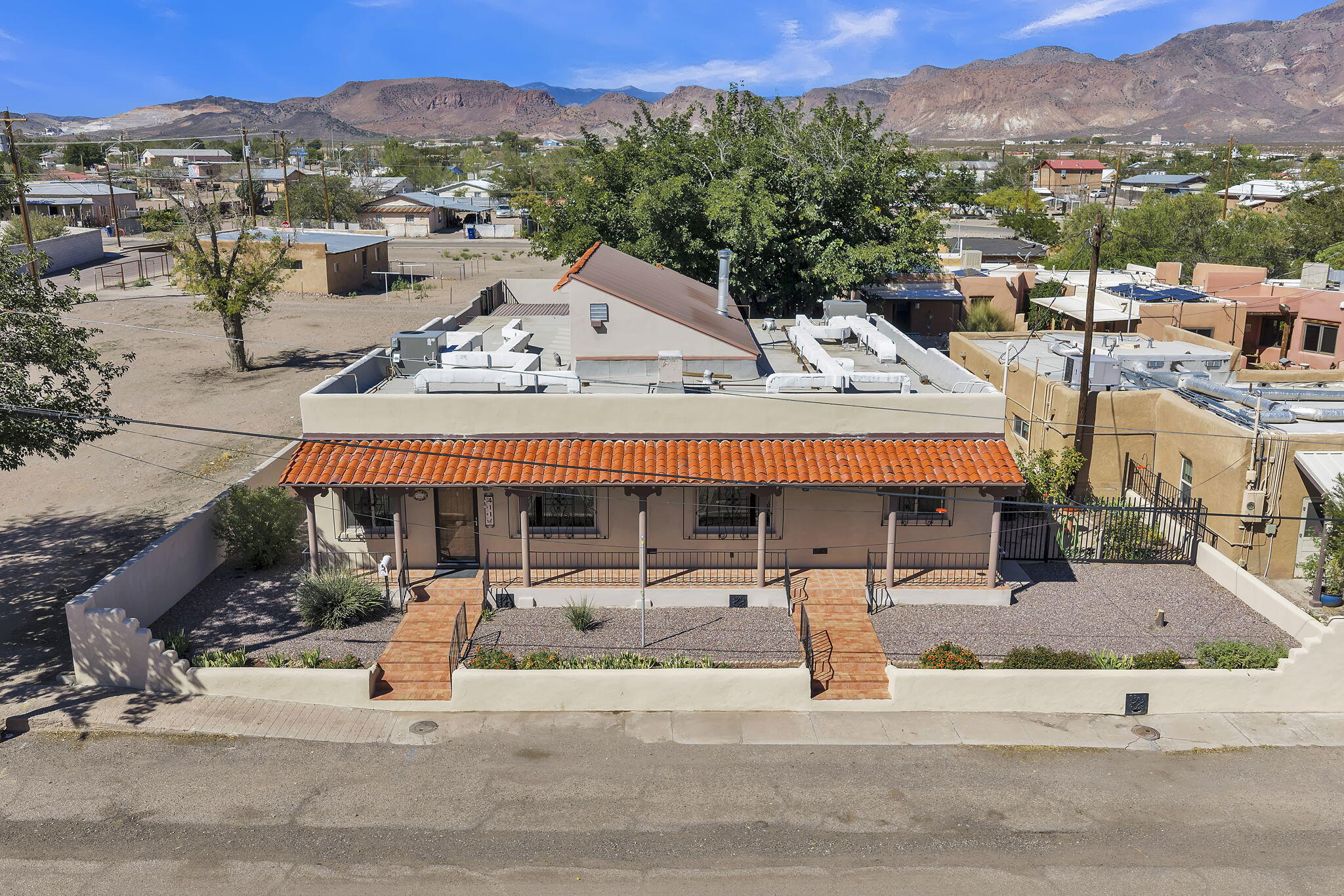 Photo 4 — 411 Eaton Avenue