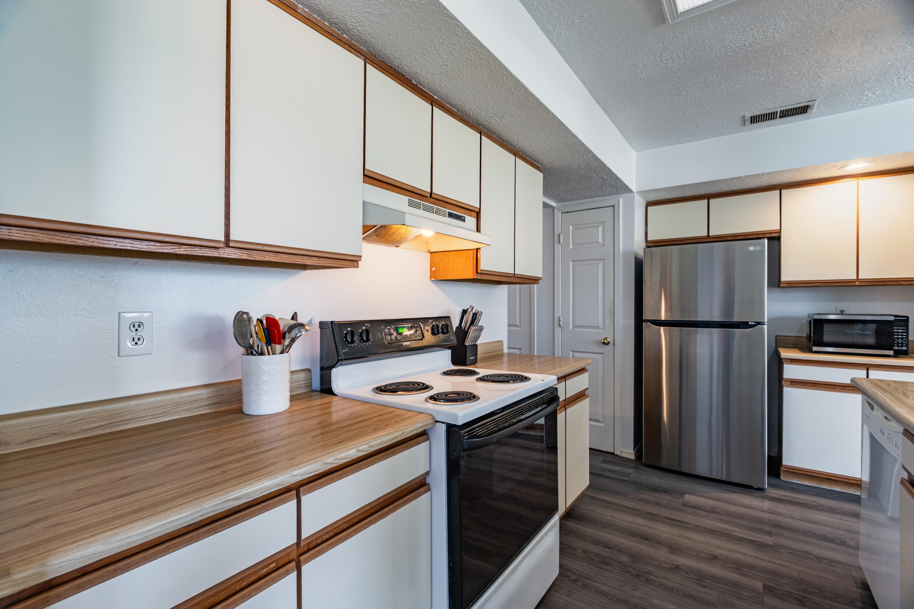 Photo 3 — 4608 Rockaway Loop NE