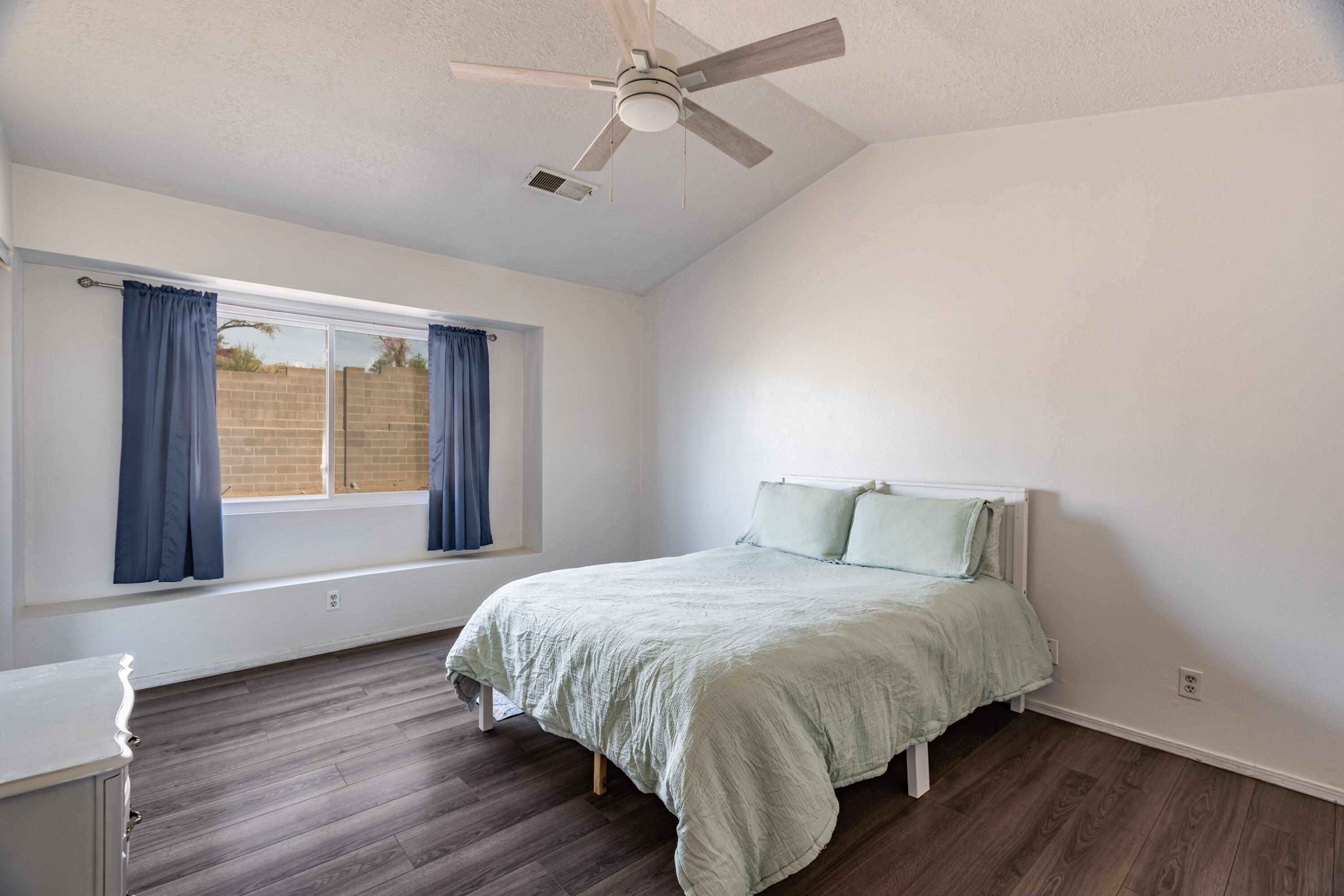 Photo 8 — 4608 Rockaway Loop NE