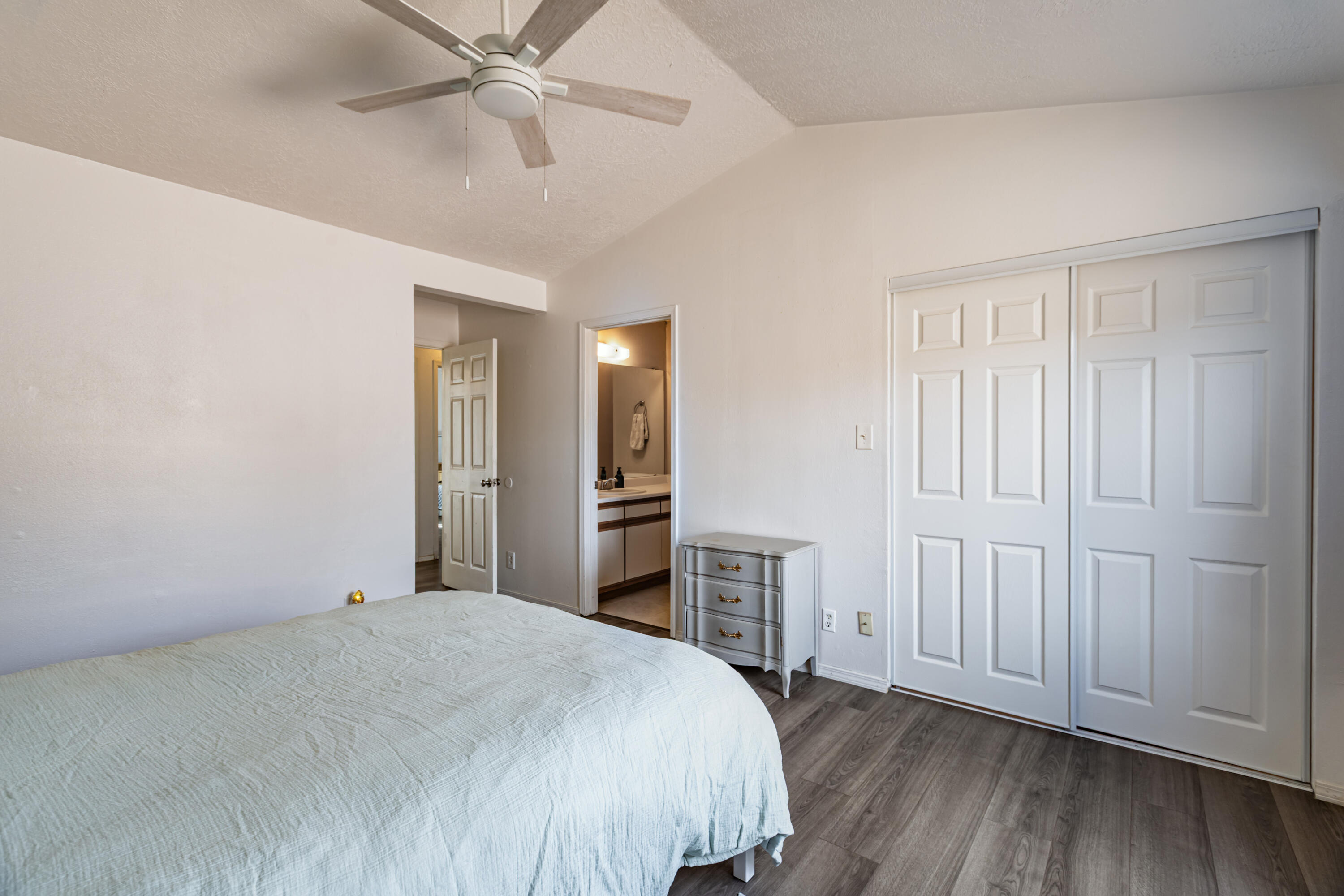 Photo 9 — 4608 Rockaway Loop NE