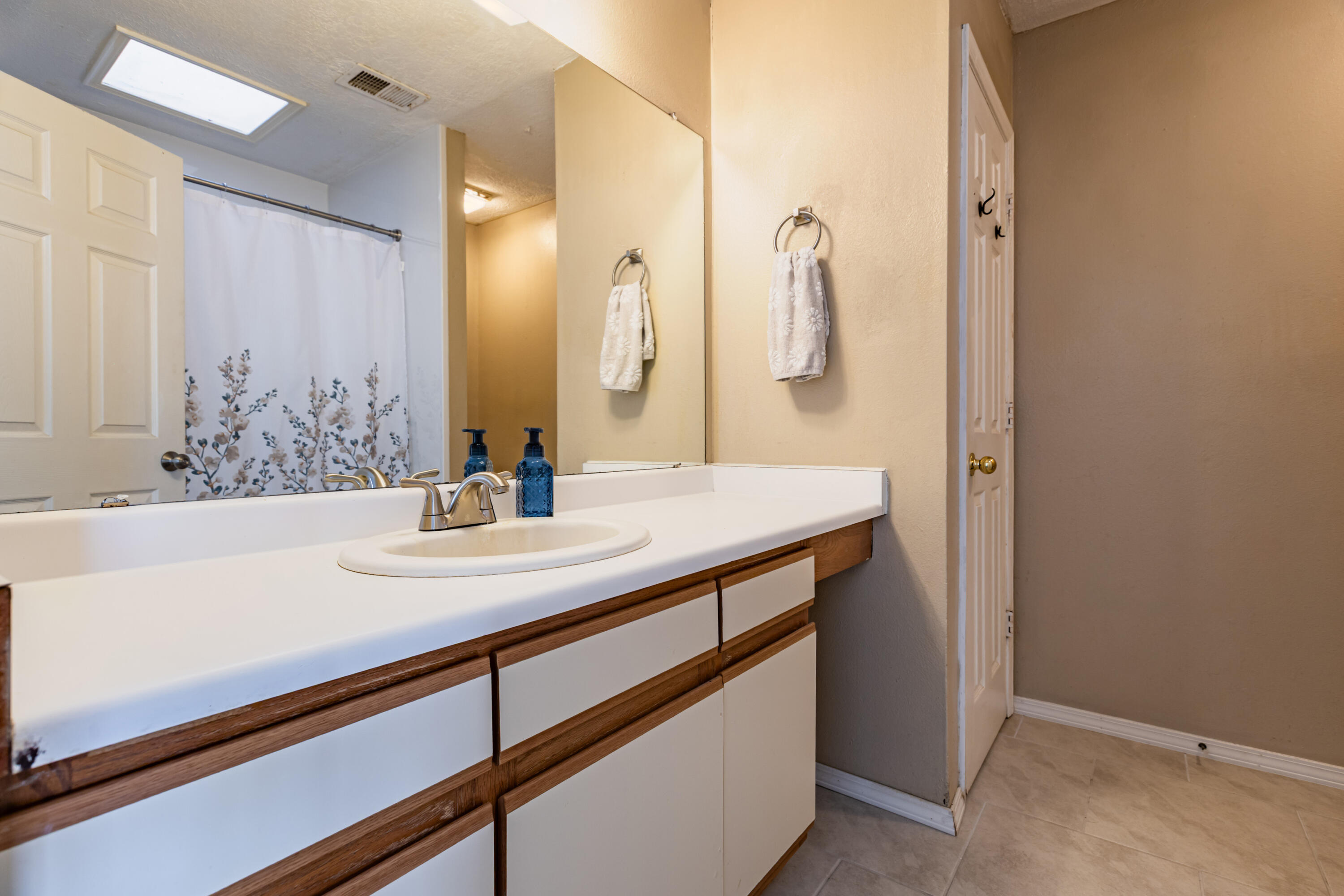 Photo 10 — 4608 Rockaway Loop NE