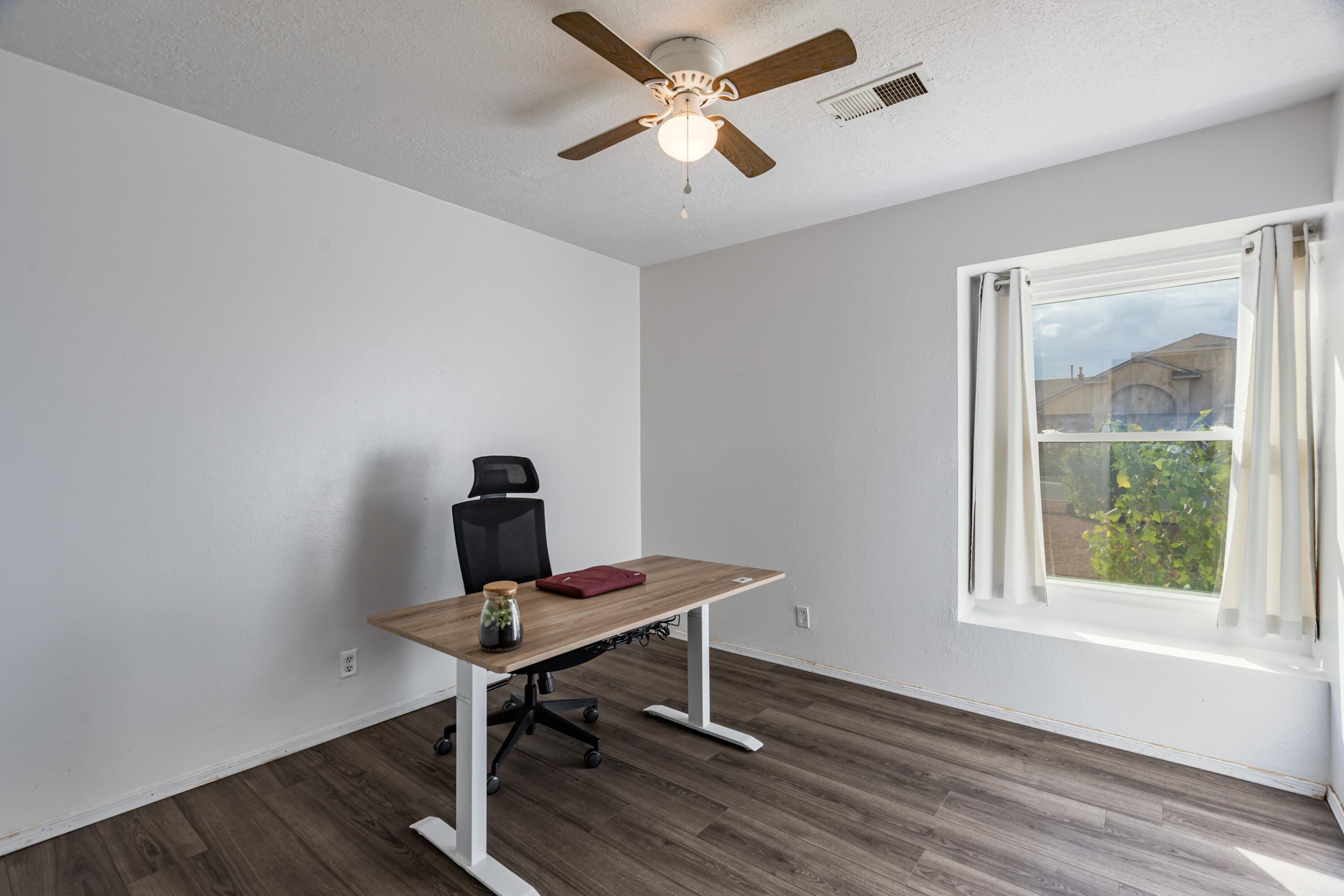 Photo 11 — 4608 Rockaway Loop NE