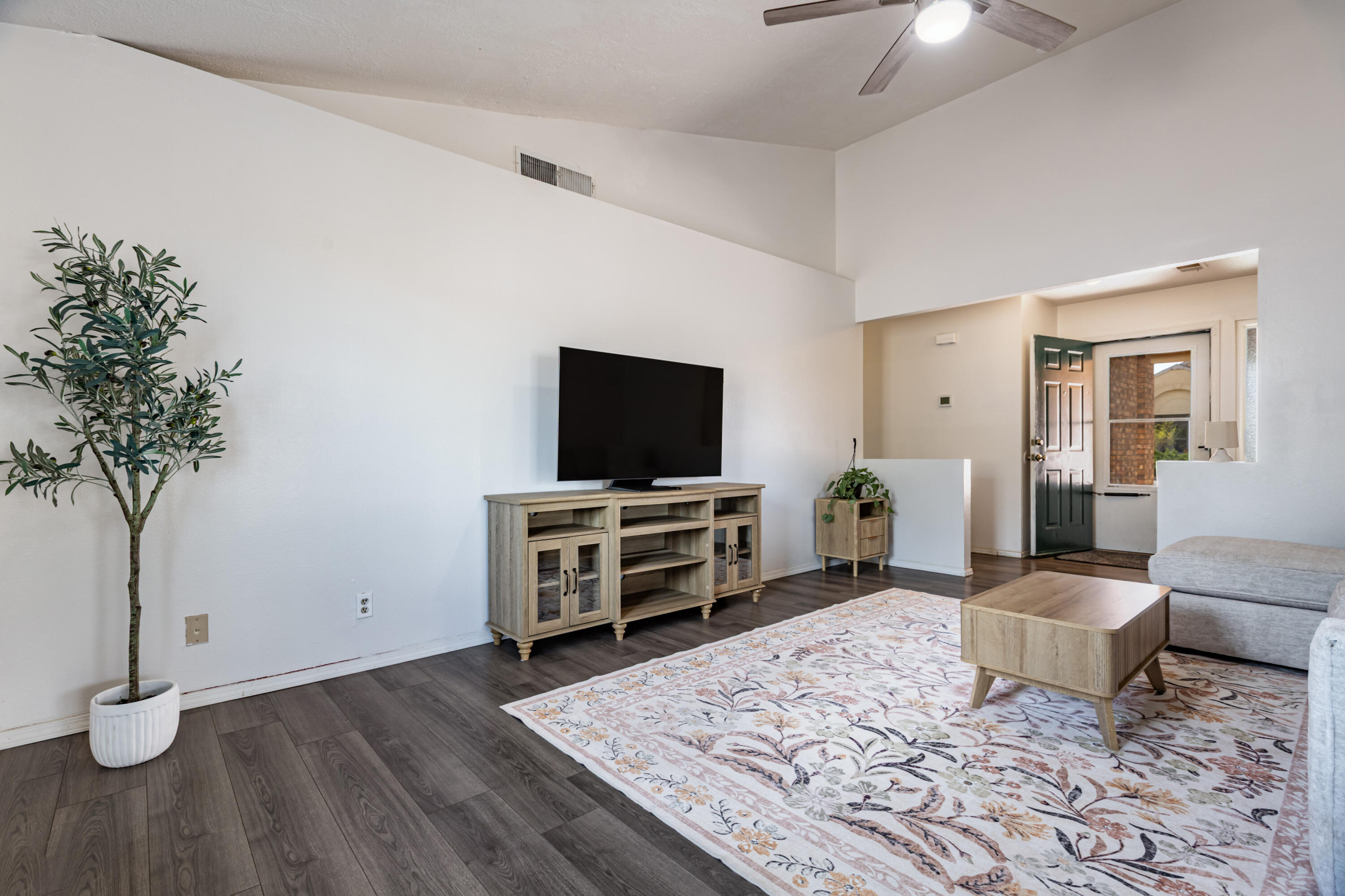 Photo 20 — 4608 Rockaway Loop NE
