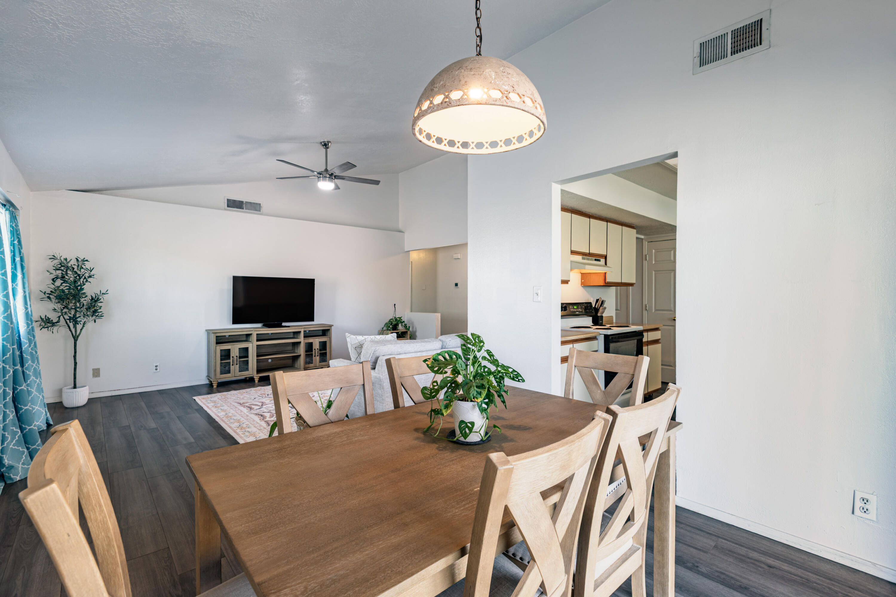 Photo 2 — 4608 Rockaway Loop NE