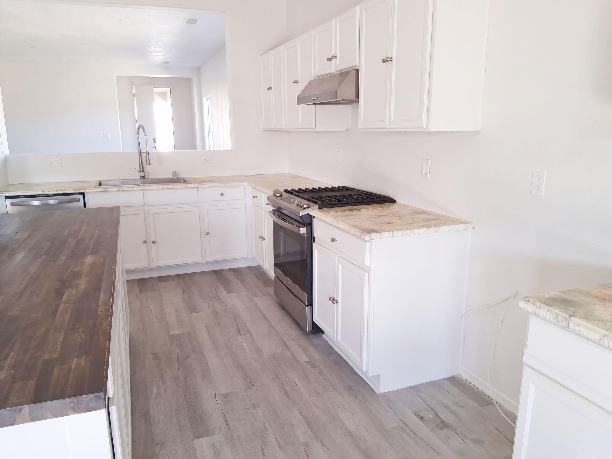 Photo 2 — 2900 Duerson Trail SW