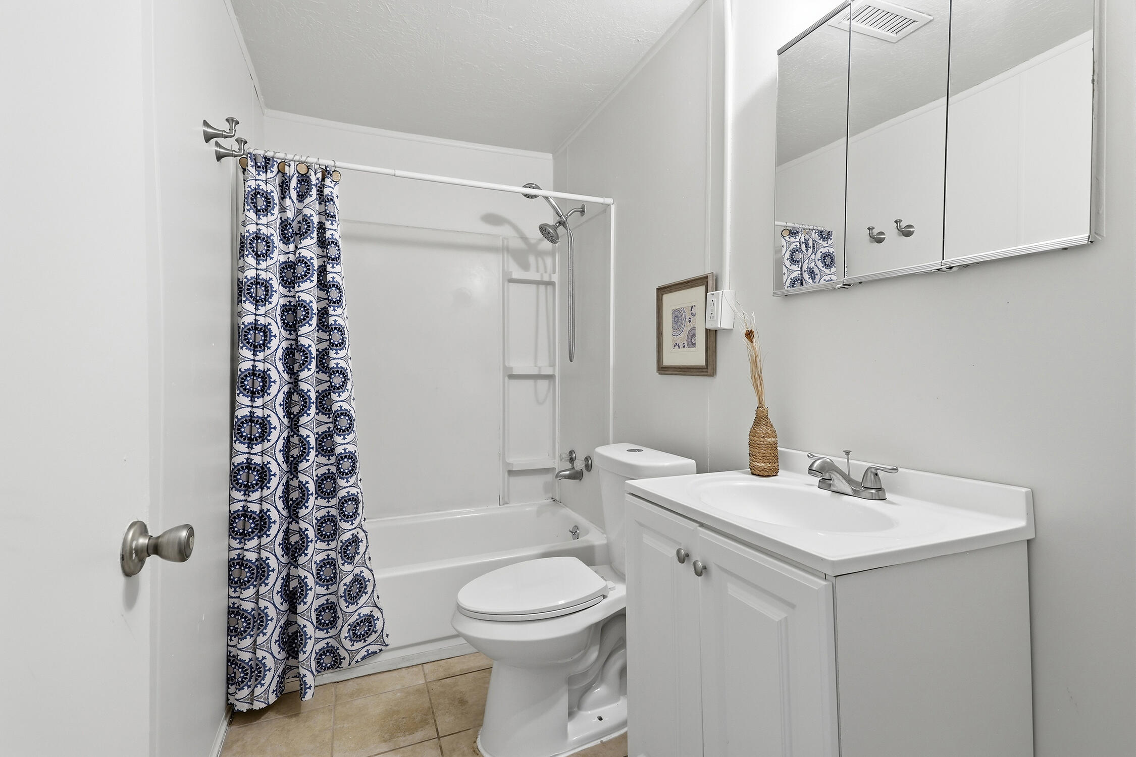Photo 10 — 9511 4th Street NW