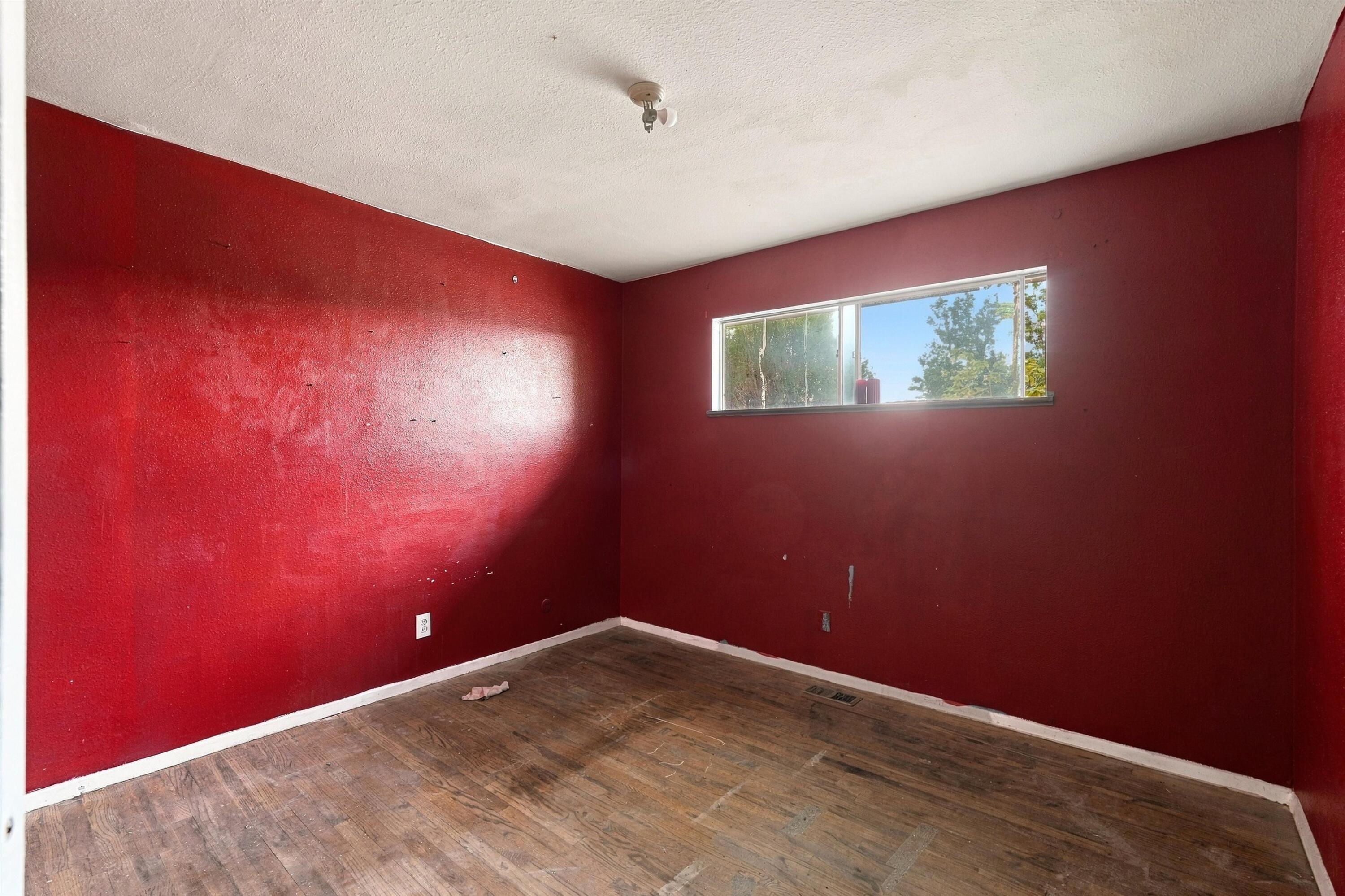 Photo 17 — 10516 Lexington Avenue NE