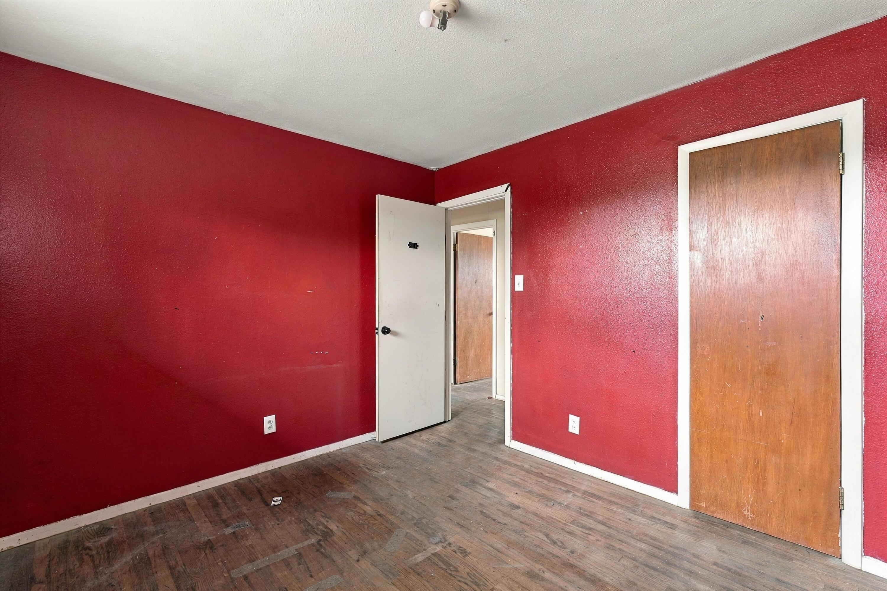 Photo 16 — 10516 Lexington Avenue NE