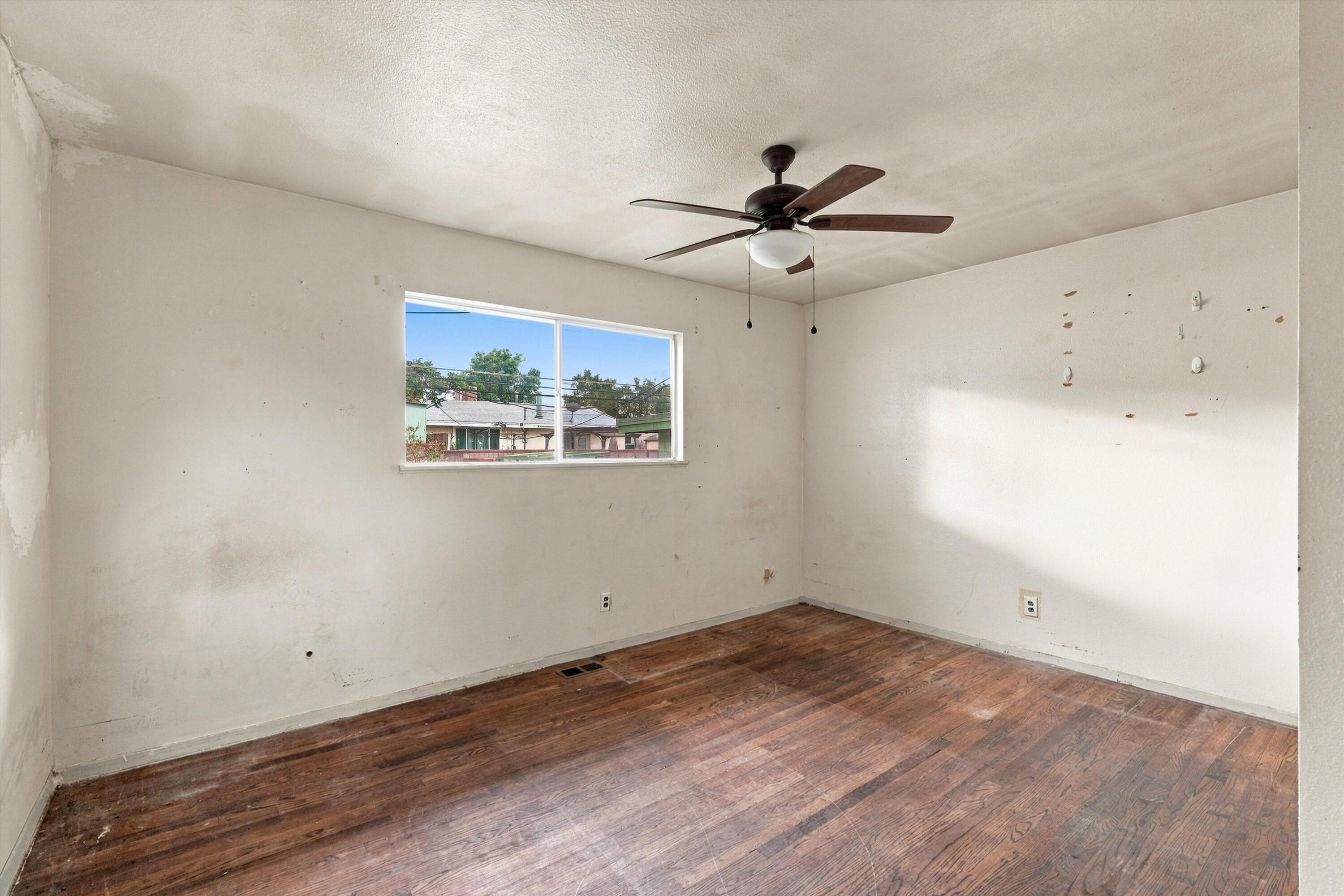 Photo 15 — 10516 Lexington Avenue NE