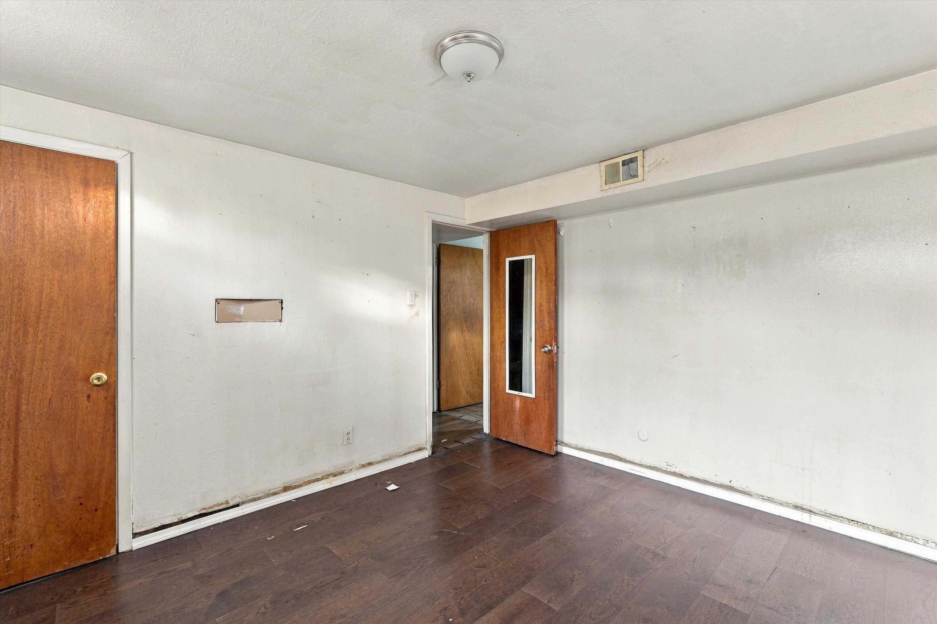 Photo 7 — 10516 Lexington Avenue NE