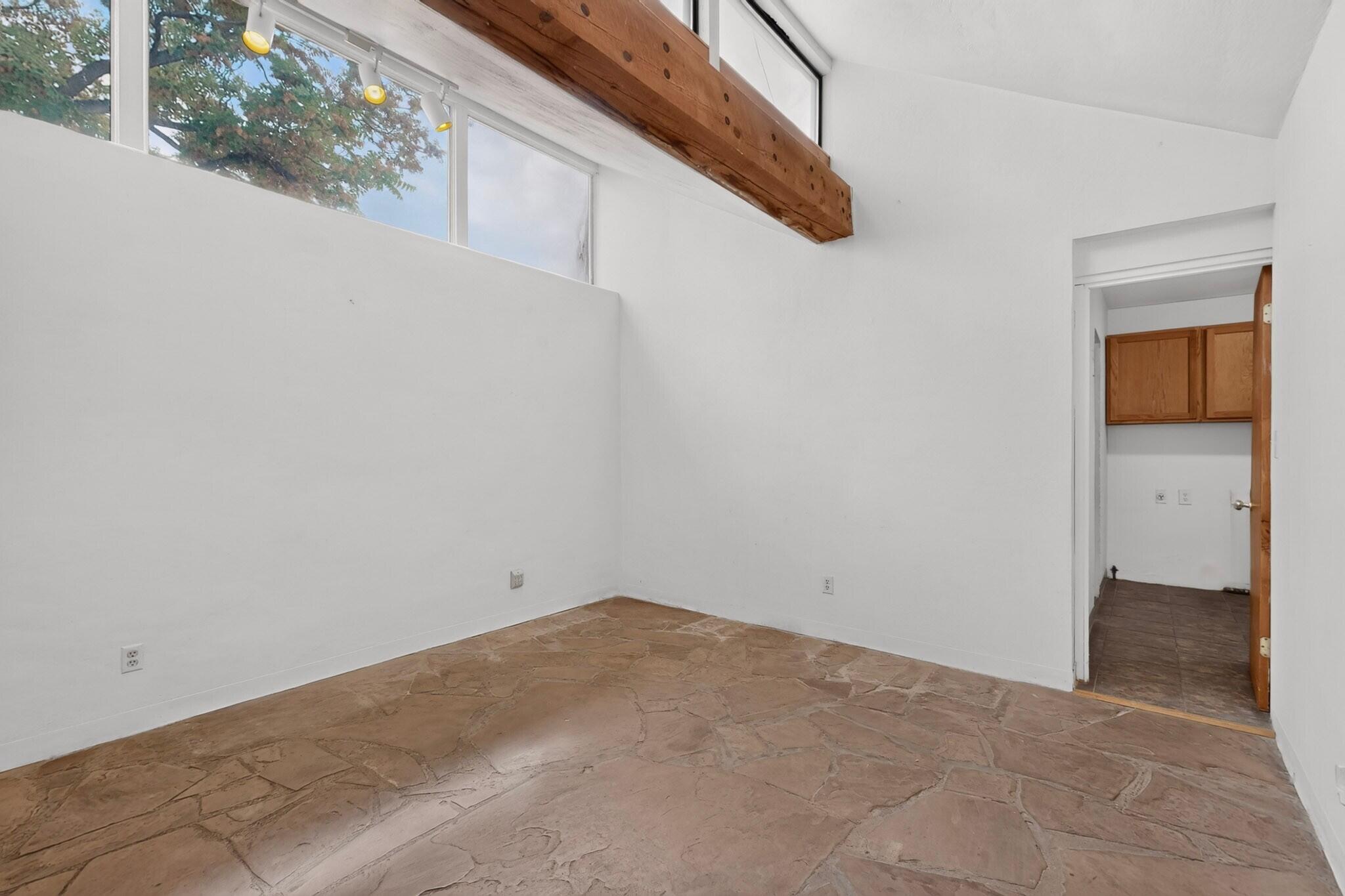 Photo 4 — 1728 Bryn Mawr Drive NE