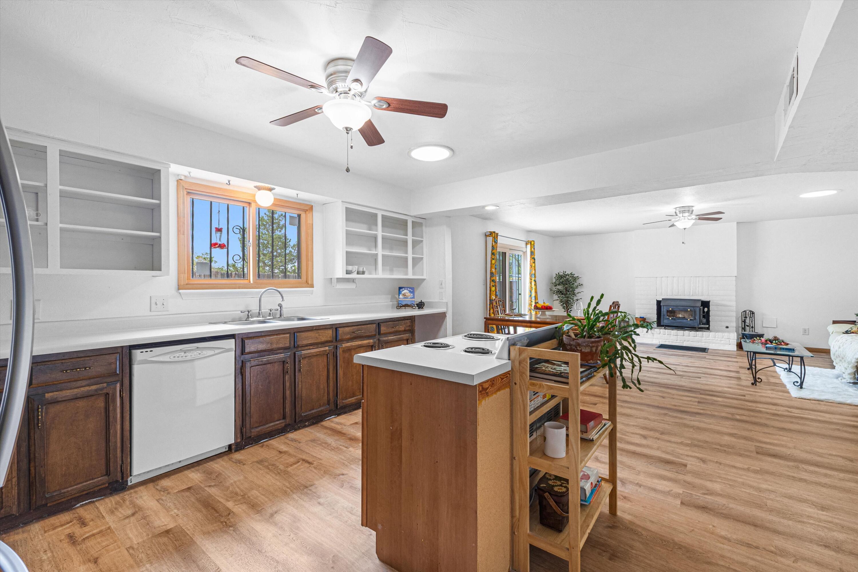 Photo 17 — 7216 Derickson Avenue NE