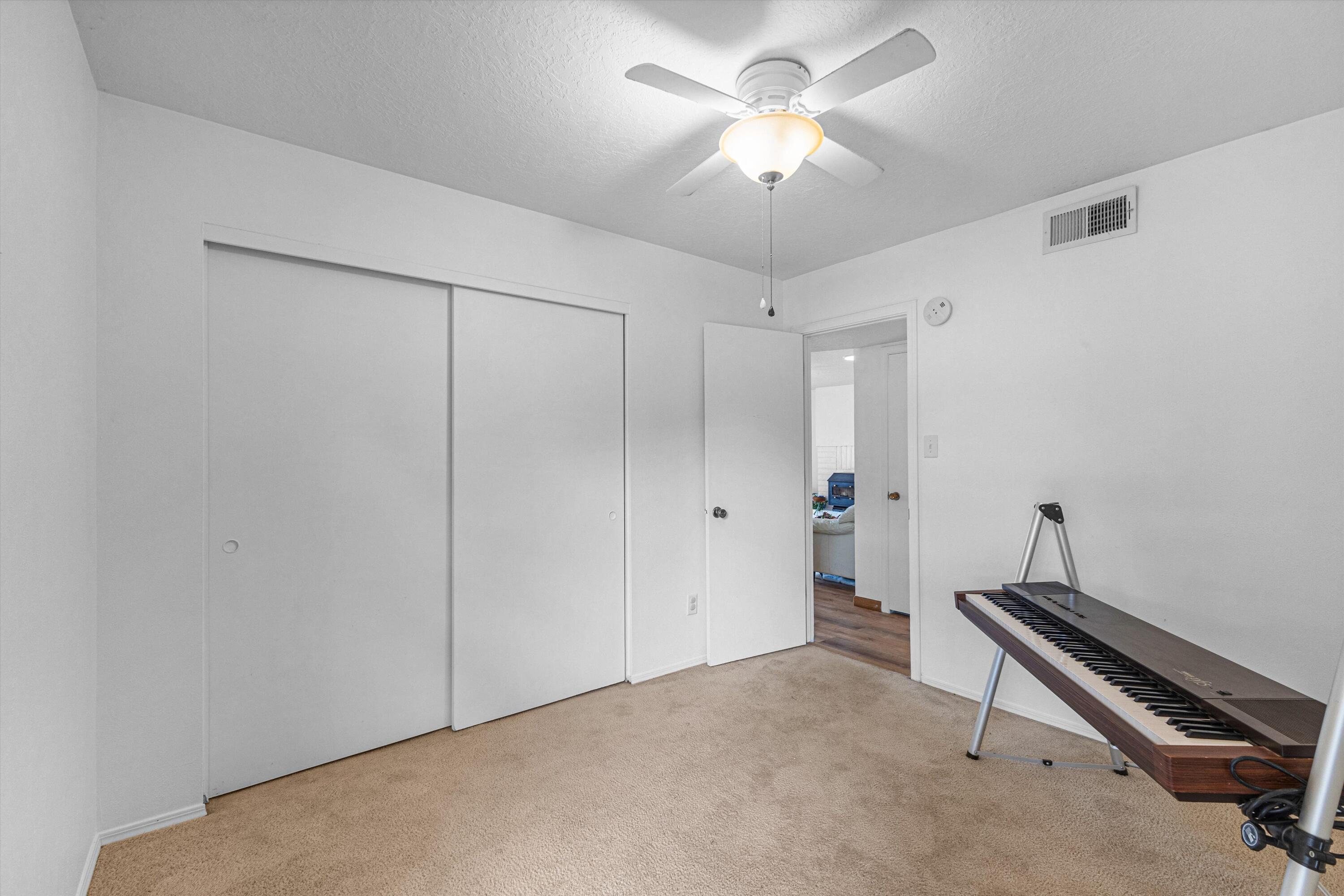 Photo 14 — 7216 Derickson Avenue NE