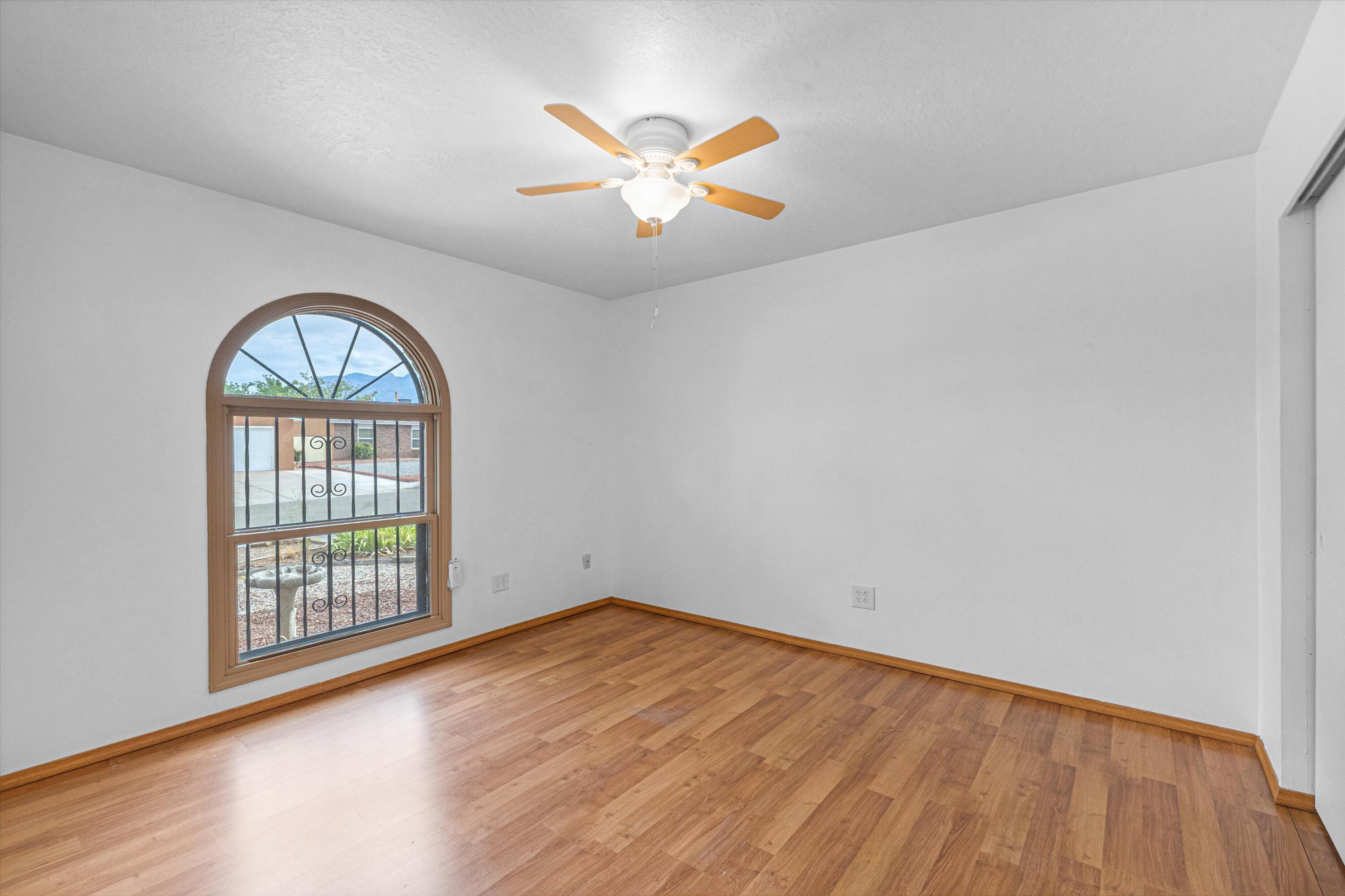 Photo 13 — 7216 Derickson Avenue NE