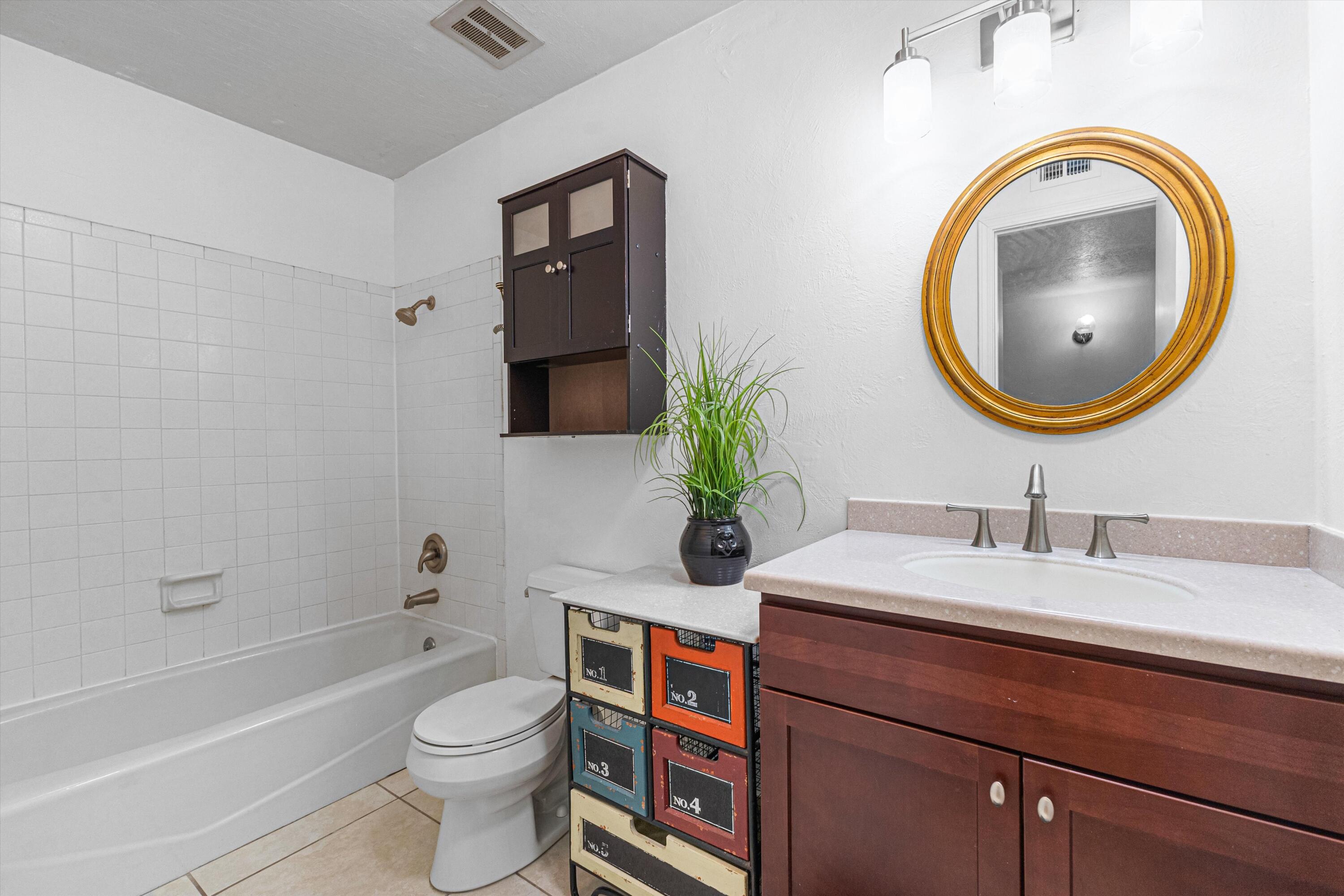 Photo 11 — 7216 Derickson Avenue NE