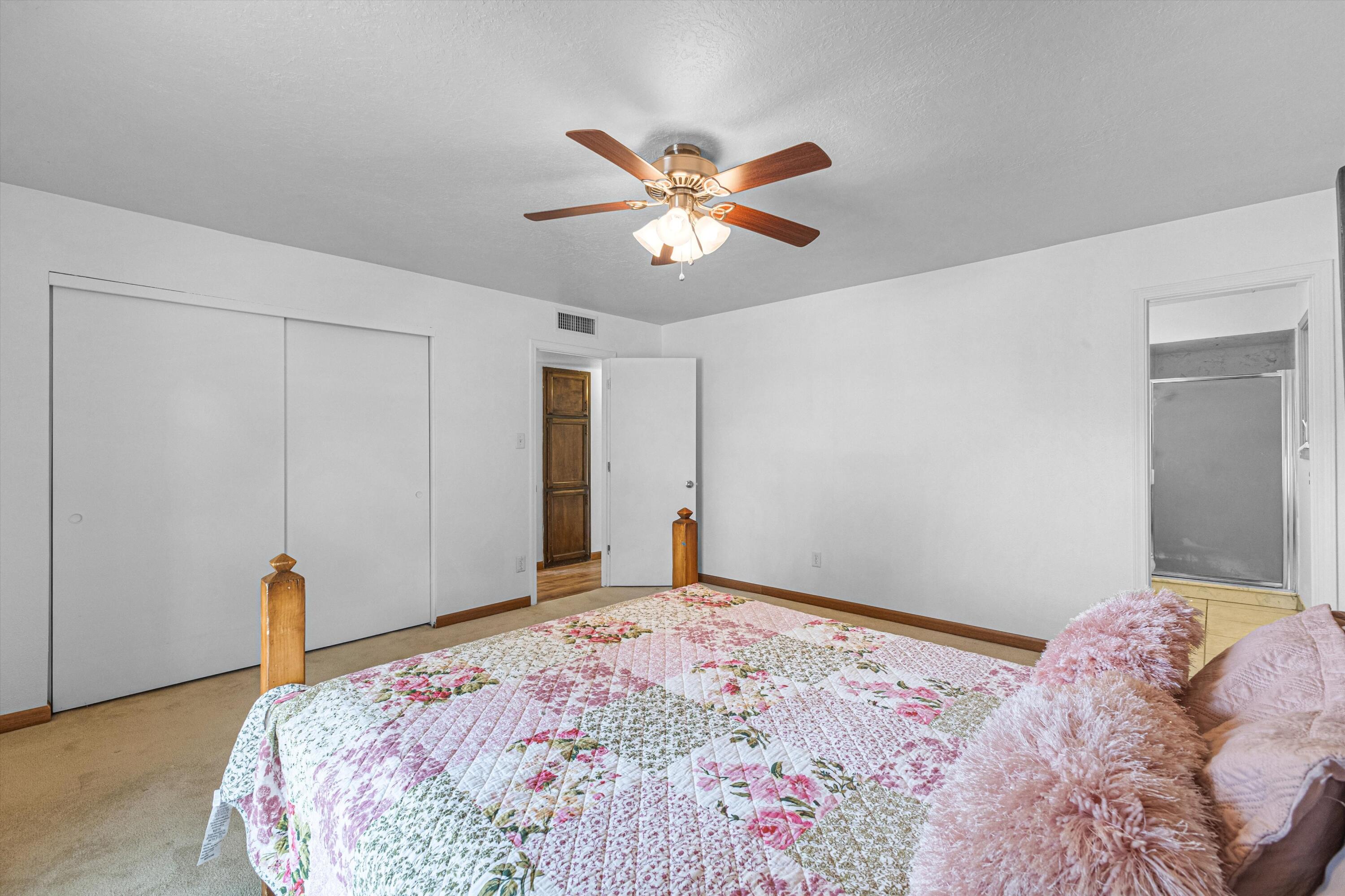 Photo 9 — 7216 Derickson Avenue NE
