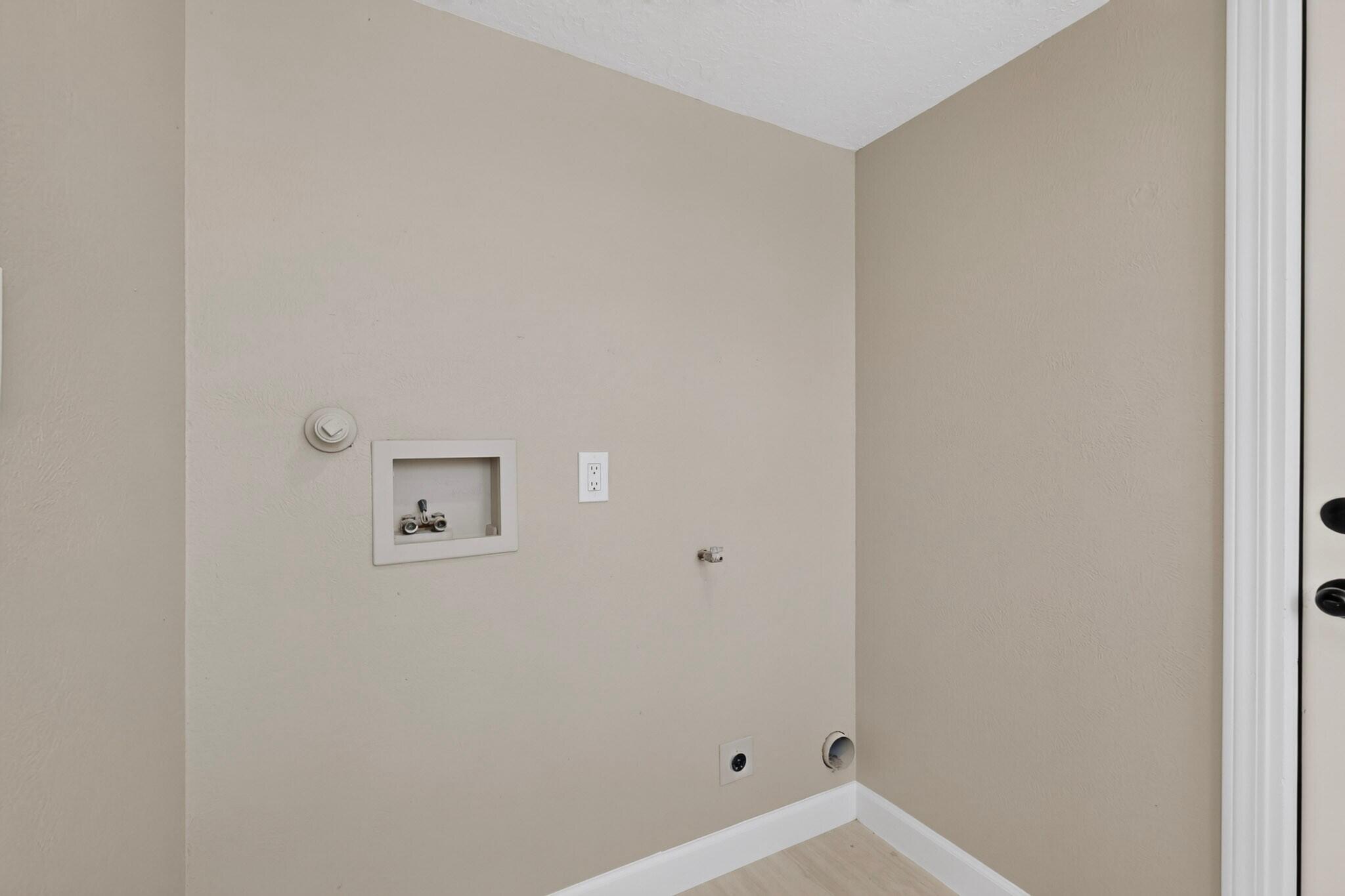 Photo 2 — 5906 Painted Pony Drive NW