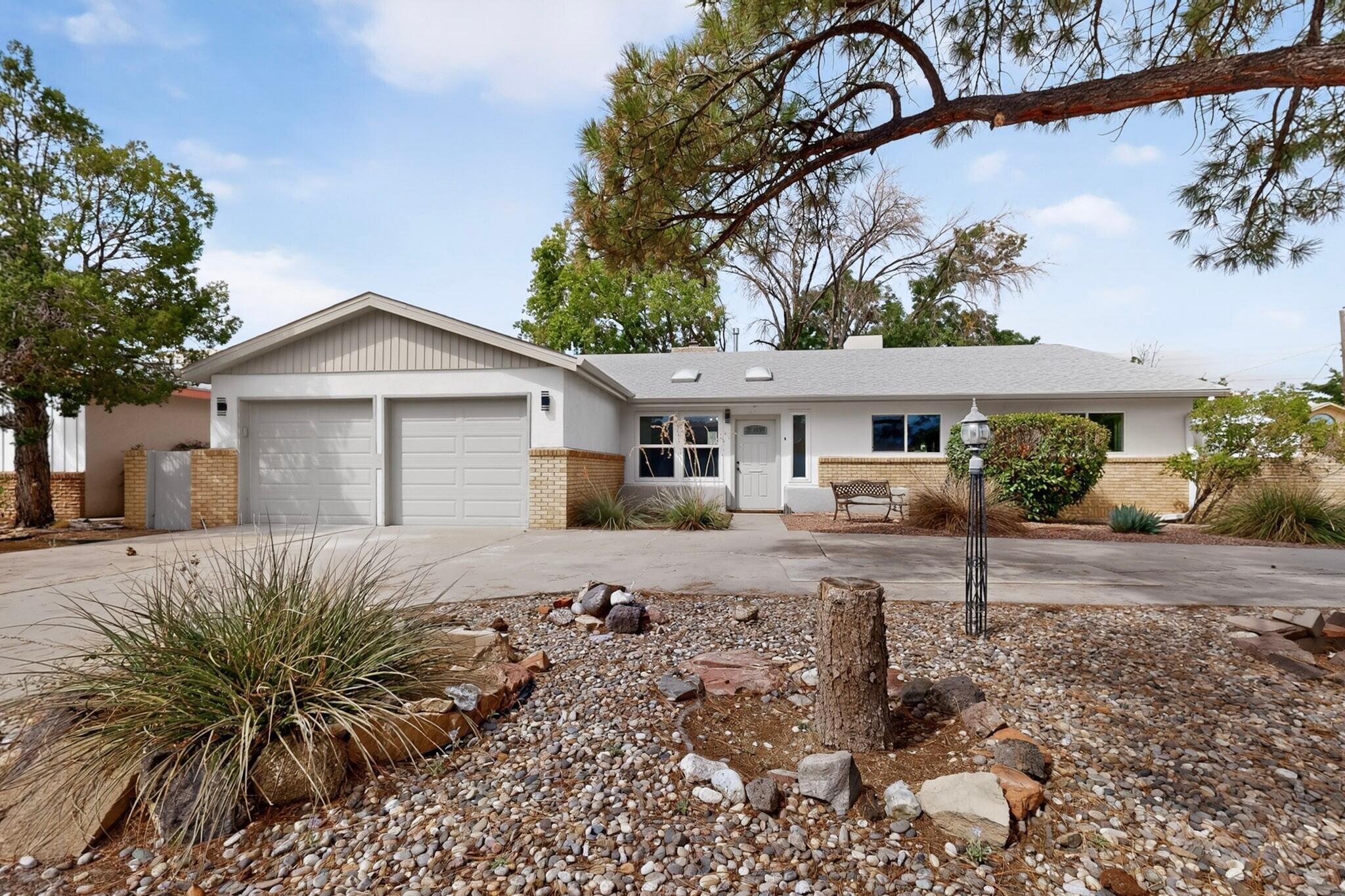 421 N La Veta Drive NE, Albuquerque, NM 87108