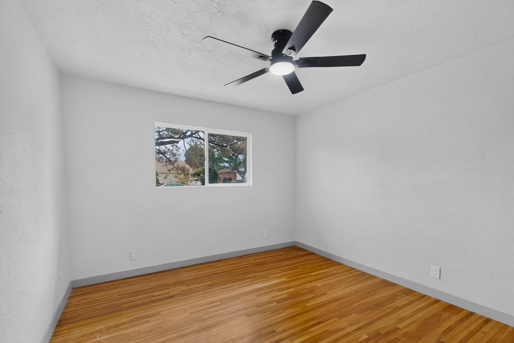 Photo 8 — 421 N La Veta Drive NE