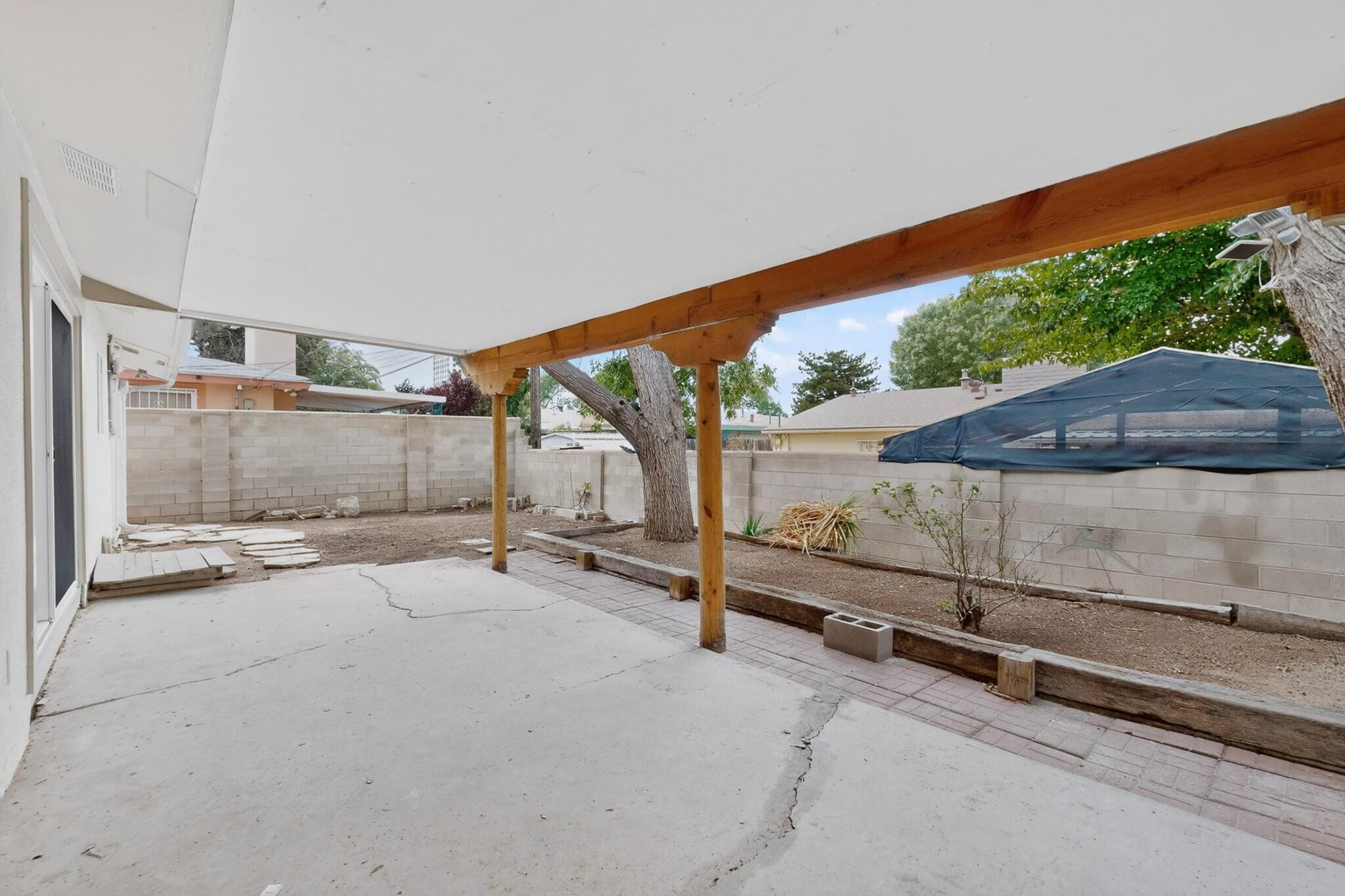 Photo 14 — 421 N La Veta Drive NE
