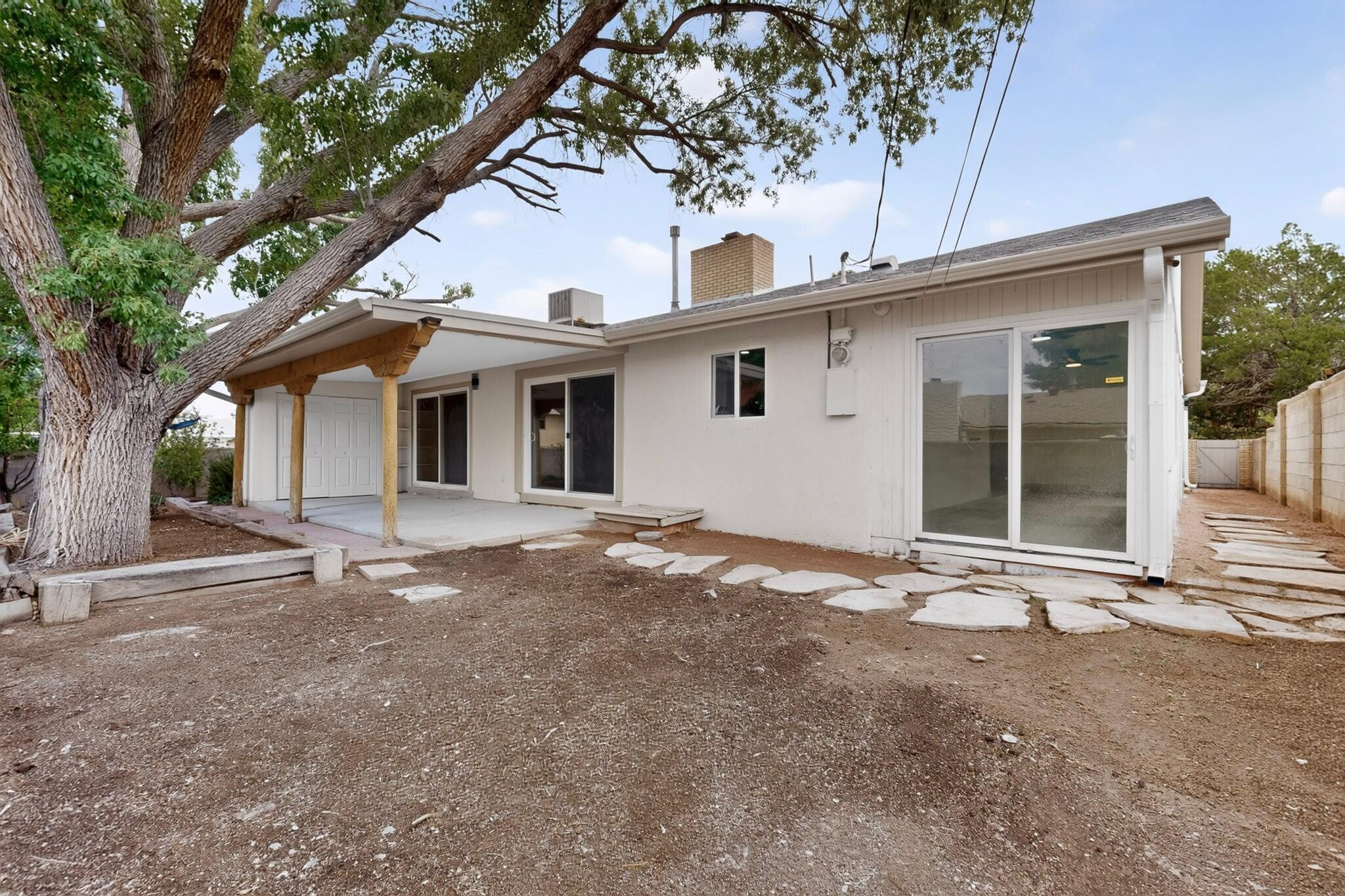 Photo 16 — 421 N La Veta Drive NE