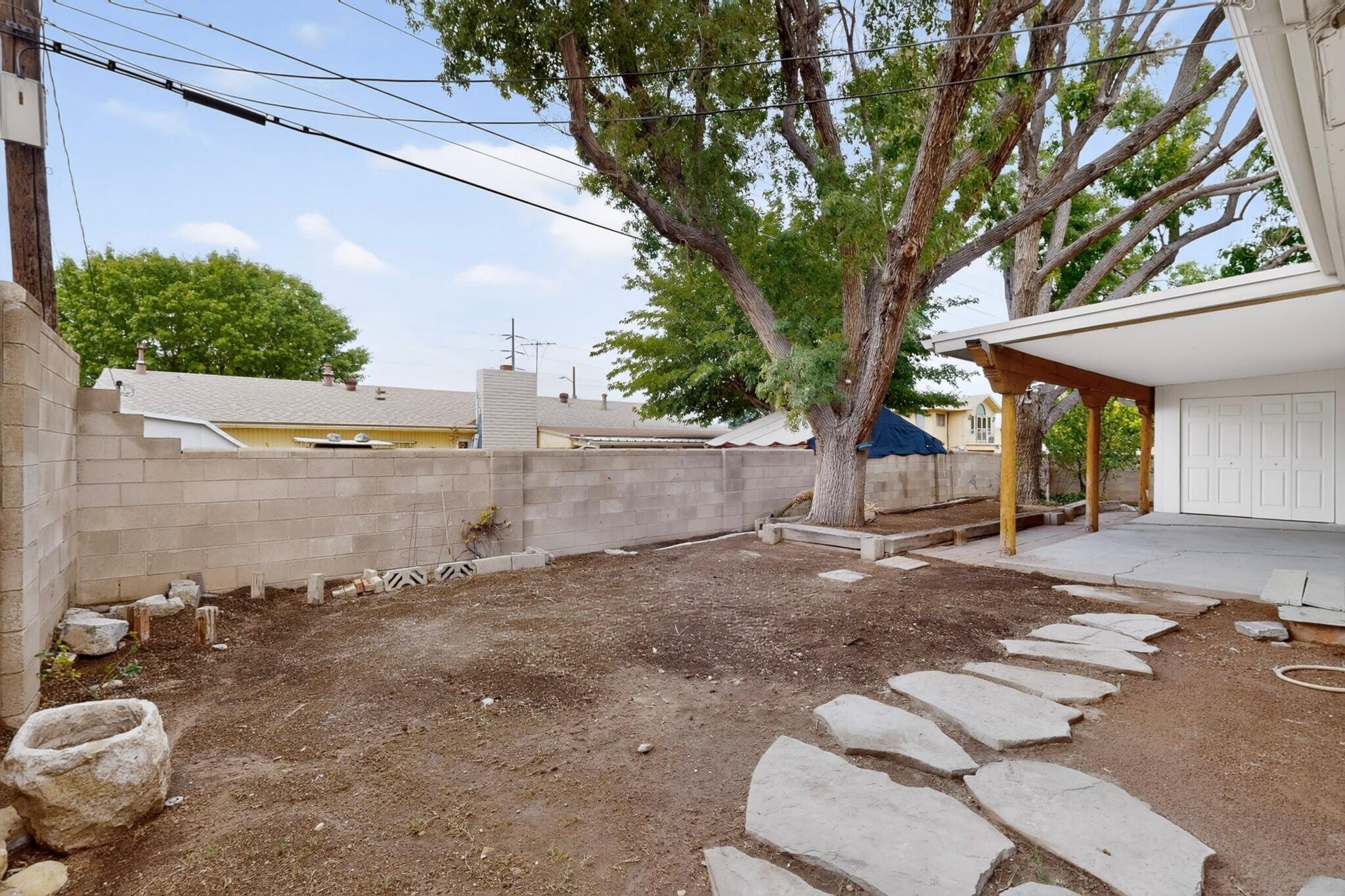 Photo 17 — 421 N La Veta Drive NE