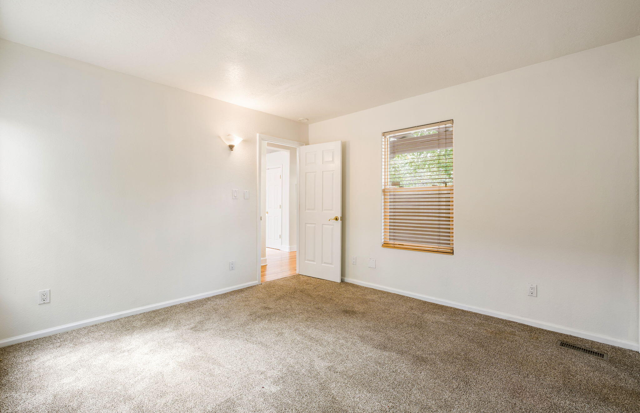 Photo 20 — 2410 Vicic Road NW